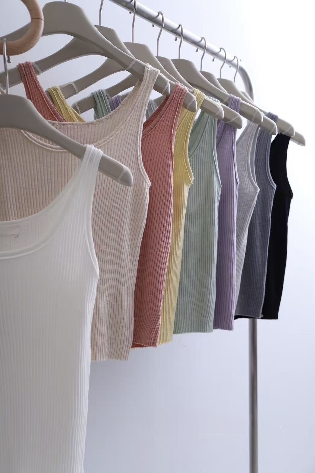 1089 大U領親膚坑條背心