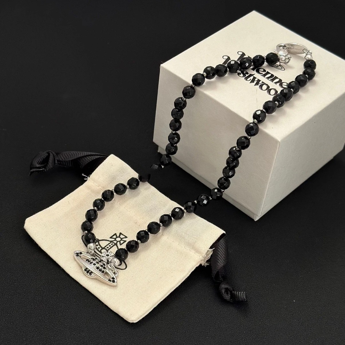 VIVIENNE WESTWOOD 西太后黑曜石土星鎖骨項鍊