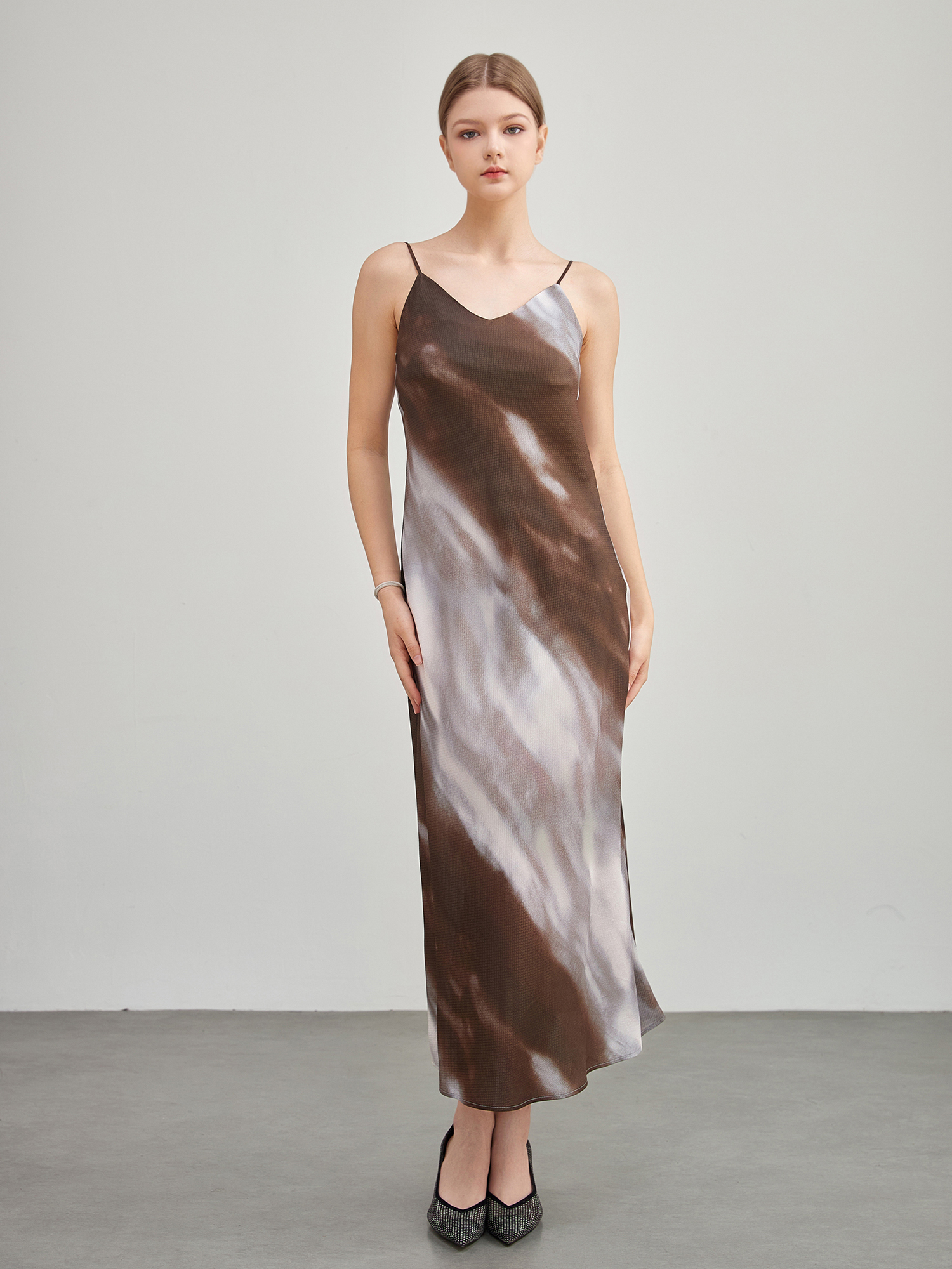 mi-tu 印花V領吊帶連身裙