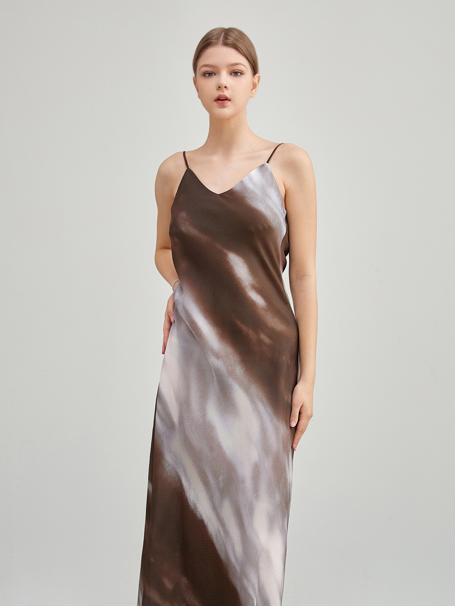 mi-tu 印花V領吊帶連身裙