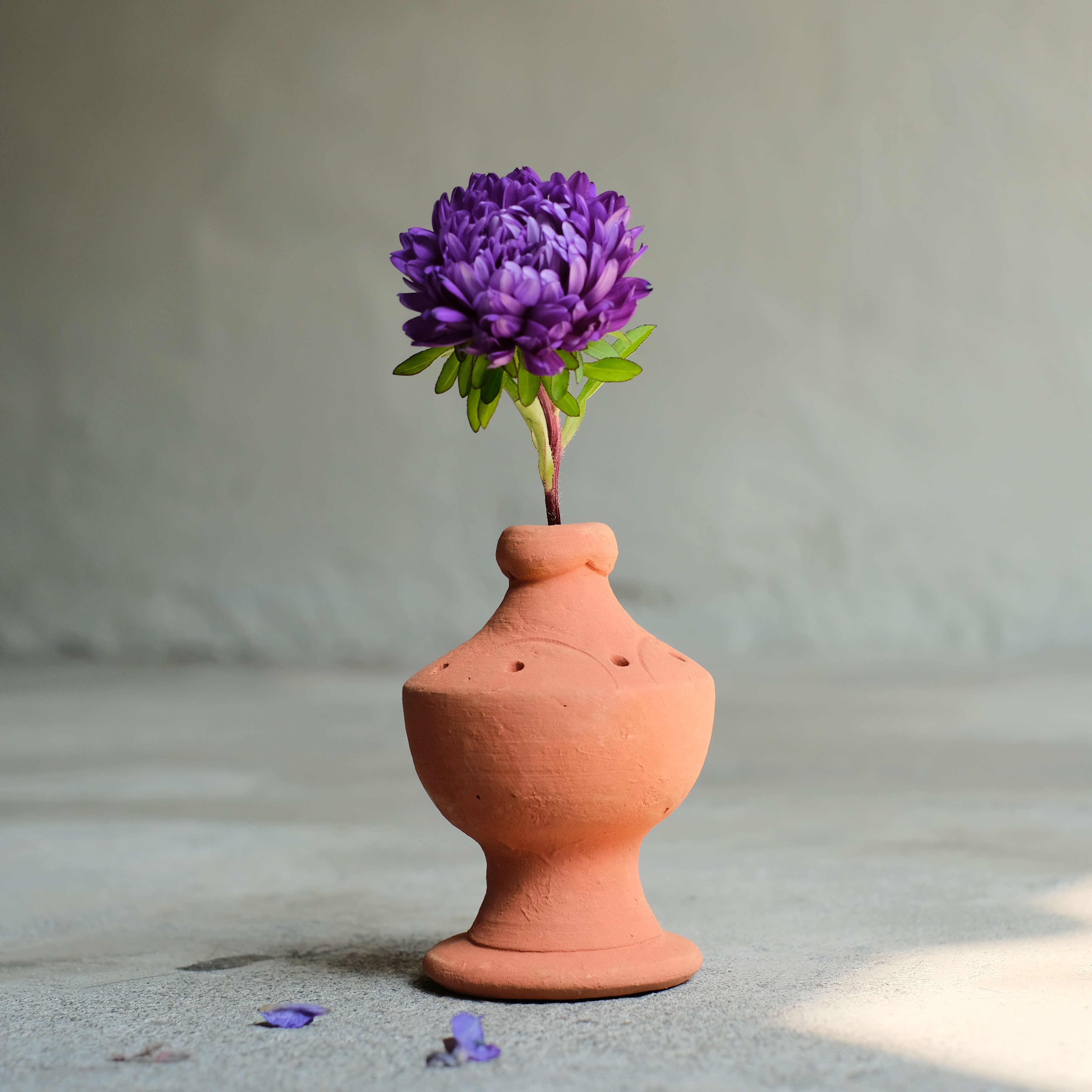 尼泊爾紅陶花器香插 洞洞花瓶