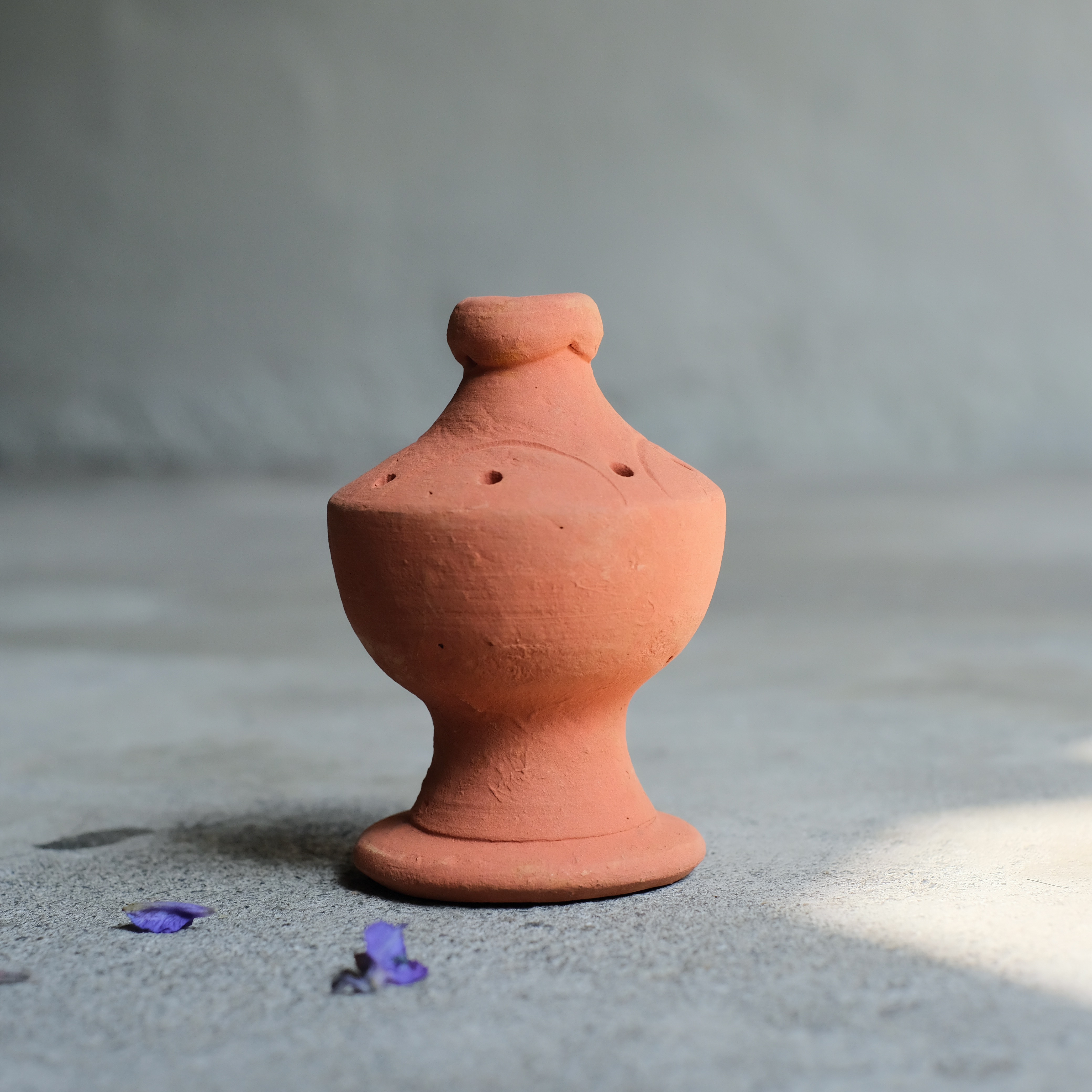 尼泊爾紅陶花器香插 洞洞花瓶