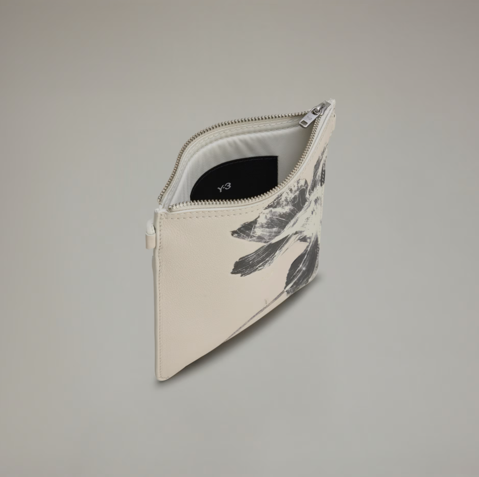 【 Y-3 FLR X BODY 頂級皮革花卉隨身斜背扁包 - 灰白 】