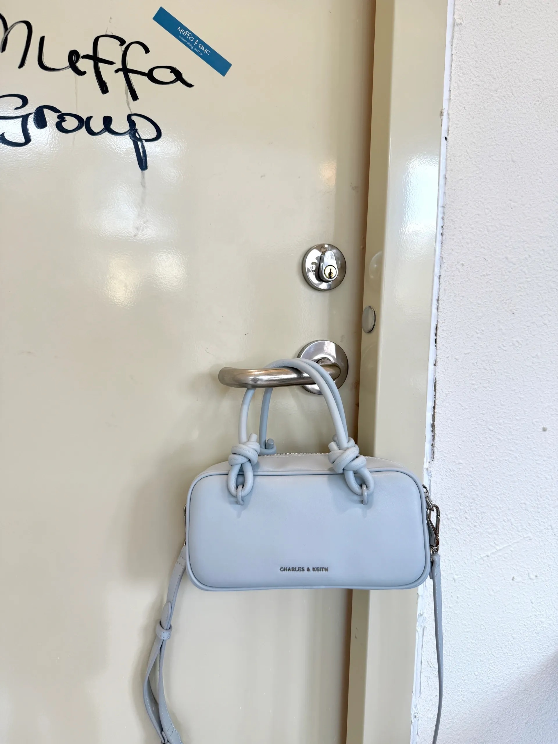 Charles & Keith Sammie 扭結保齡球包 小CK 長形包 手提包 側背包 / 預購