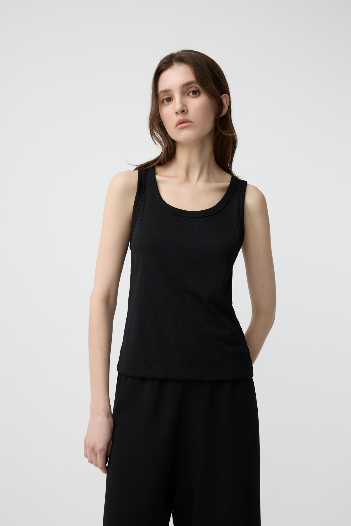 TARA 羅紋合身背心(黑色）