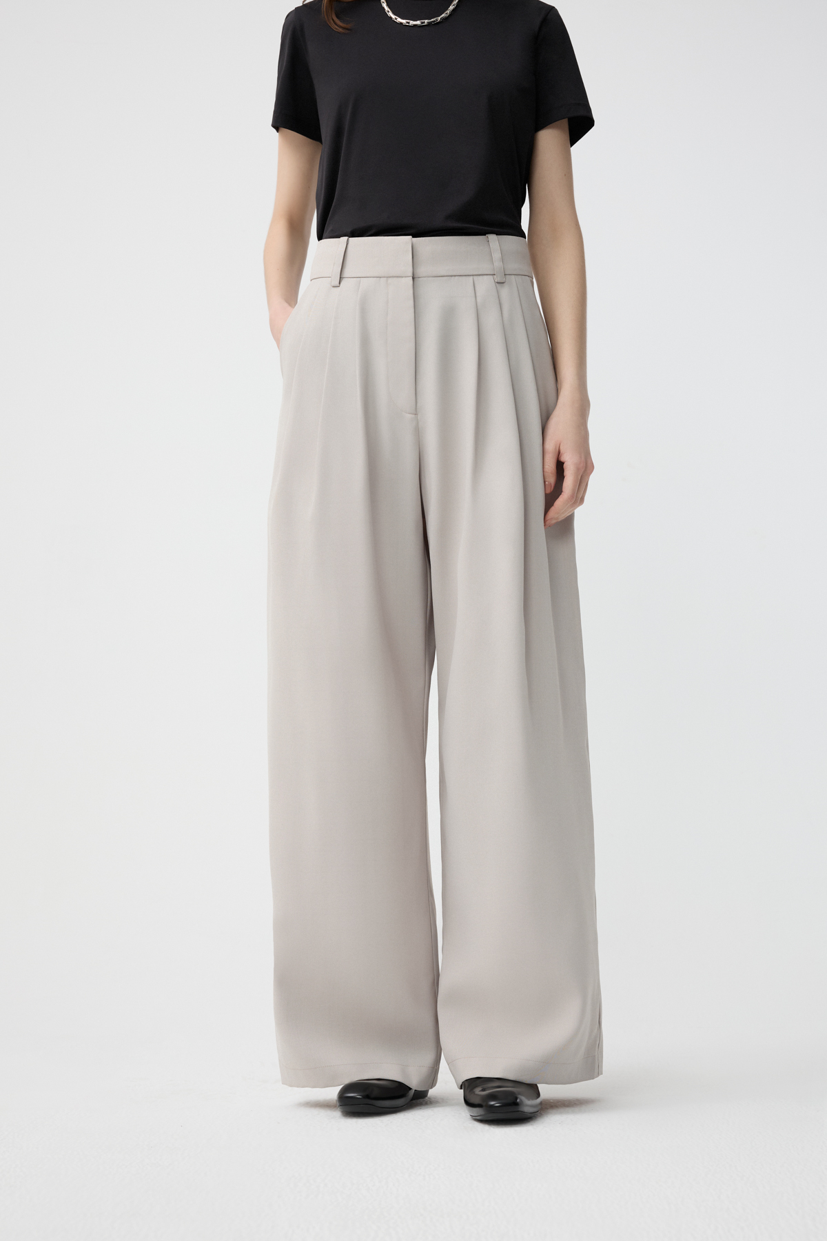 ASTUTE三褶寬褲 女（淺卡其）