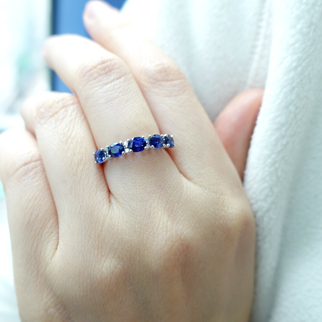 18K白金藍寶石鑽石排戒-橢圓形