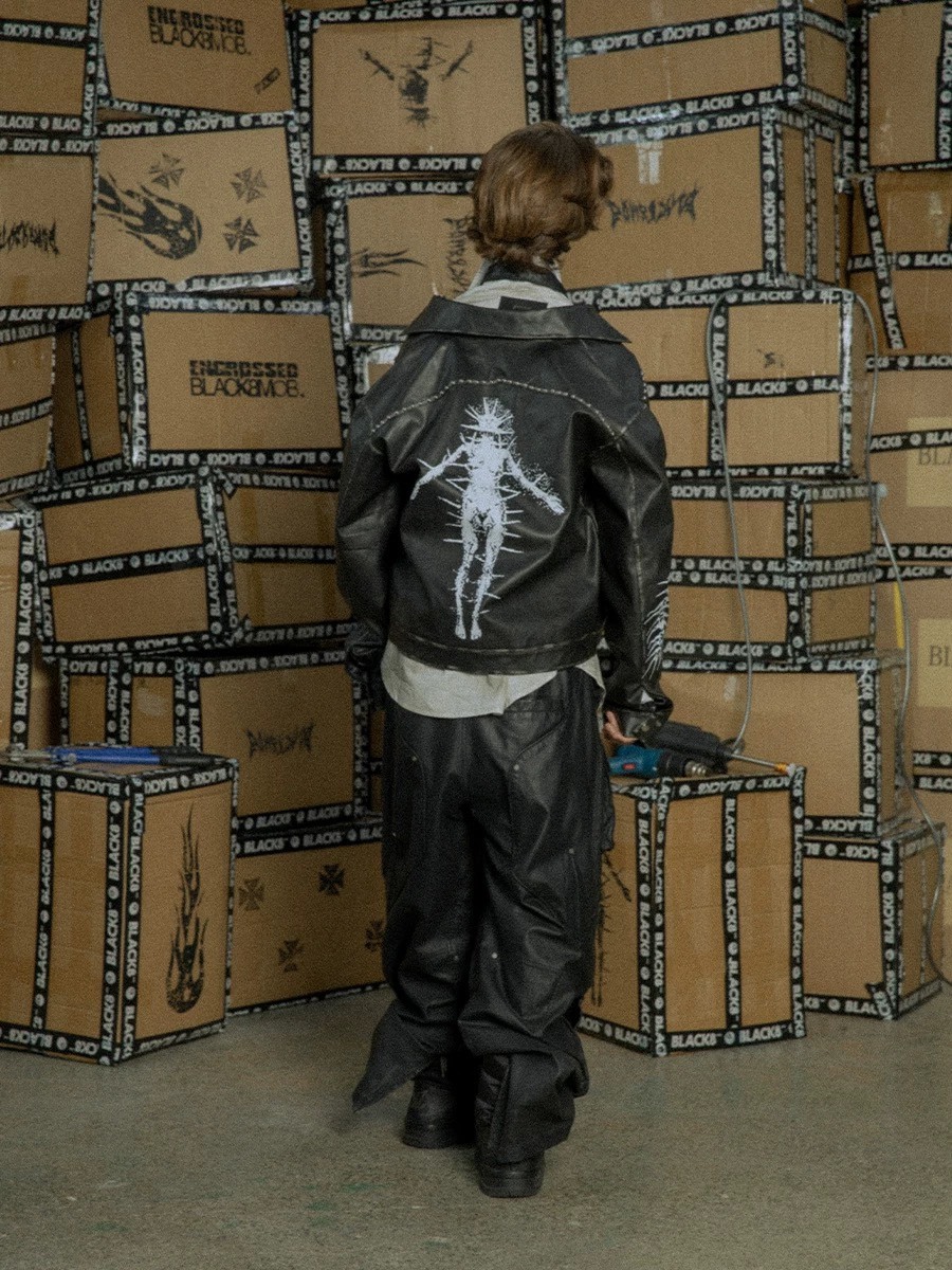 BLACK8MOB 流星錘印花Logo 立體鉚釘 寬鬆短版 皮衣外套