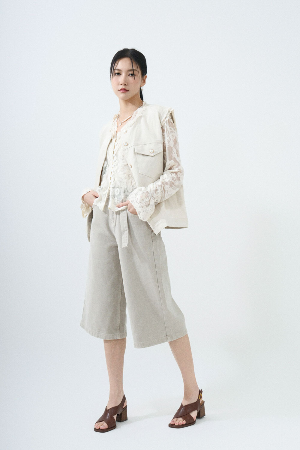 SS25_0127（背心外套＋上衣＋牛仔褲）