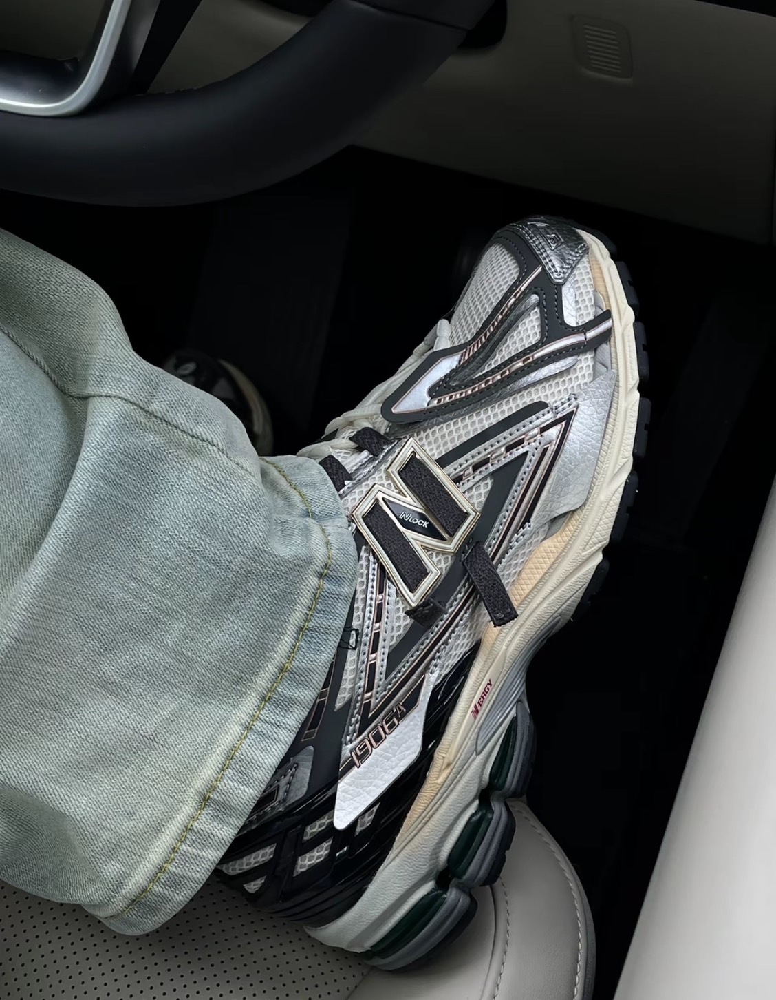 <快速出貨> New Balance 1906 銀白解構