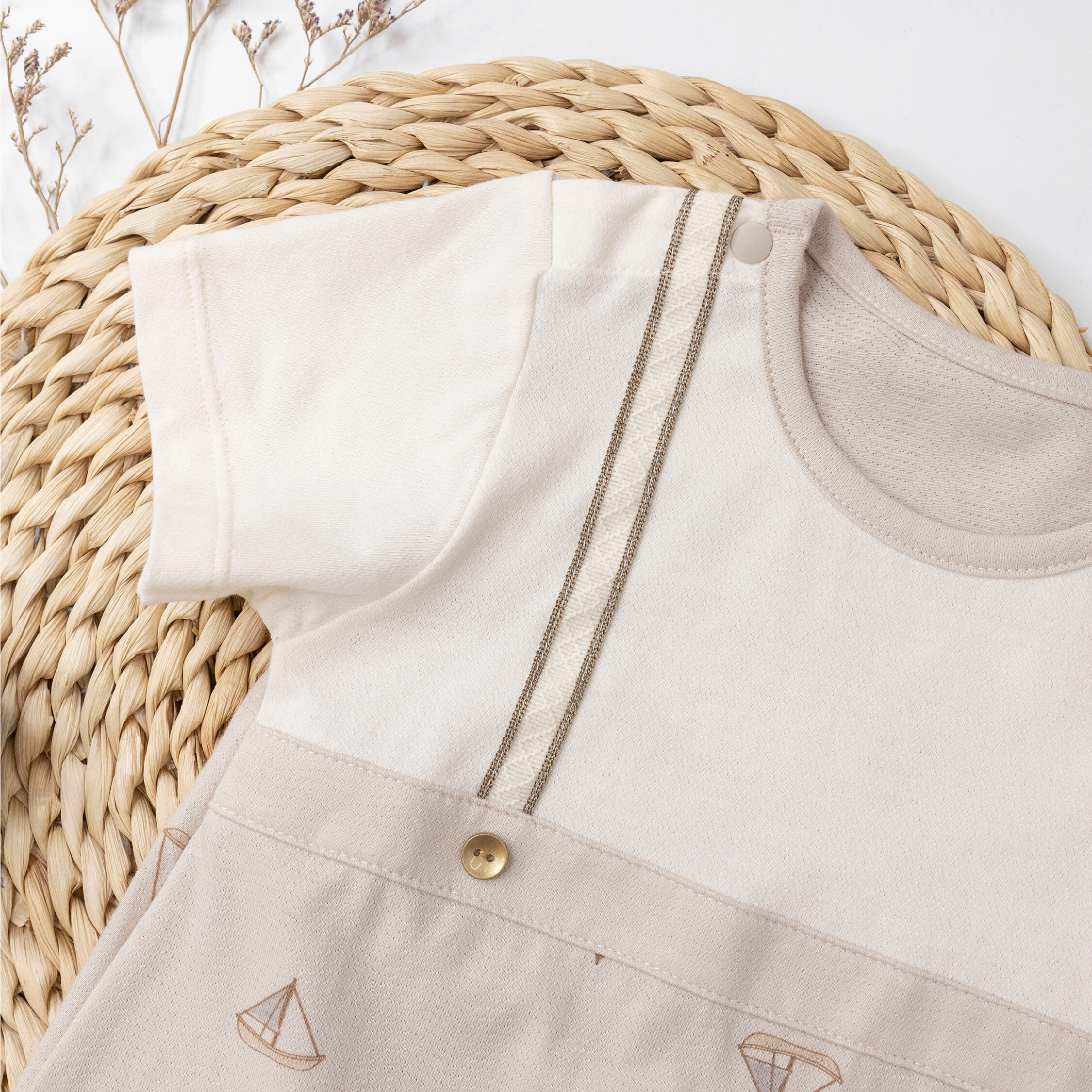 純淨系列【T0018】塗鴉顛倒帆船親膚短袖包屁衣