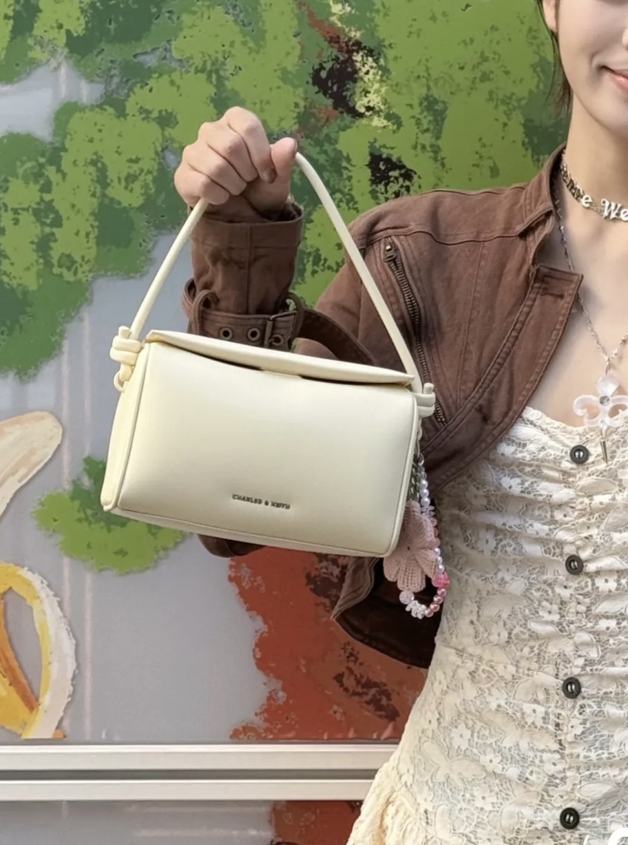Charles & Keith Sammie 扭結手提包 小CK 盒子包 手提包 側背包 / 預購