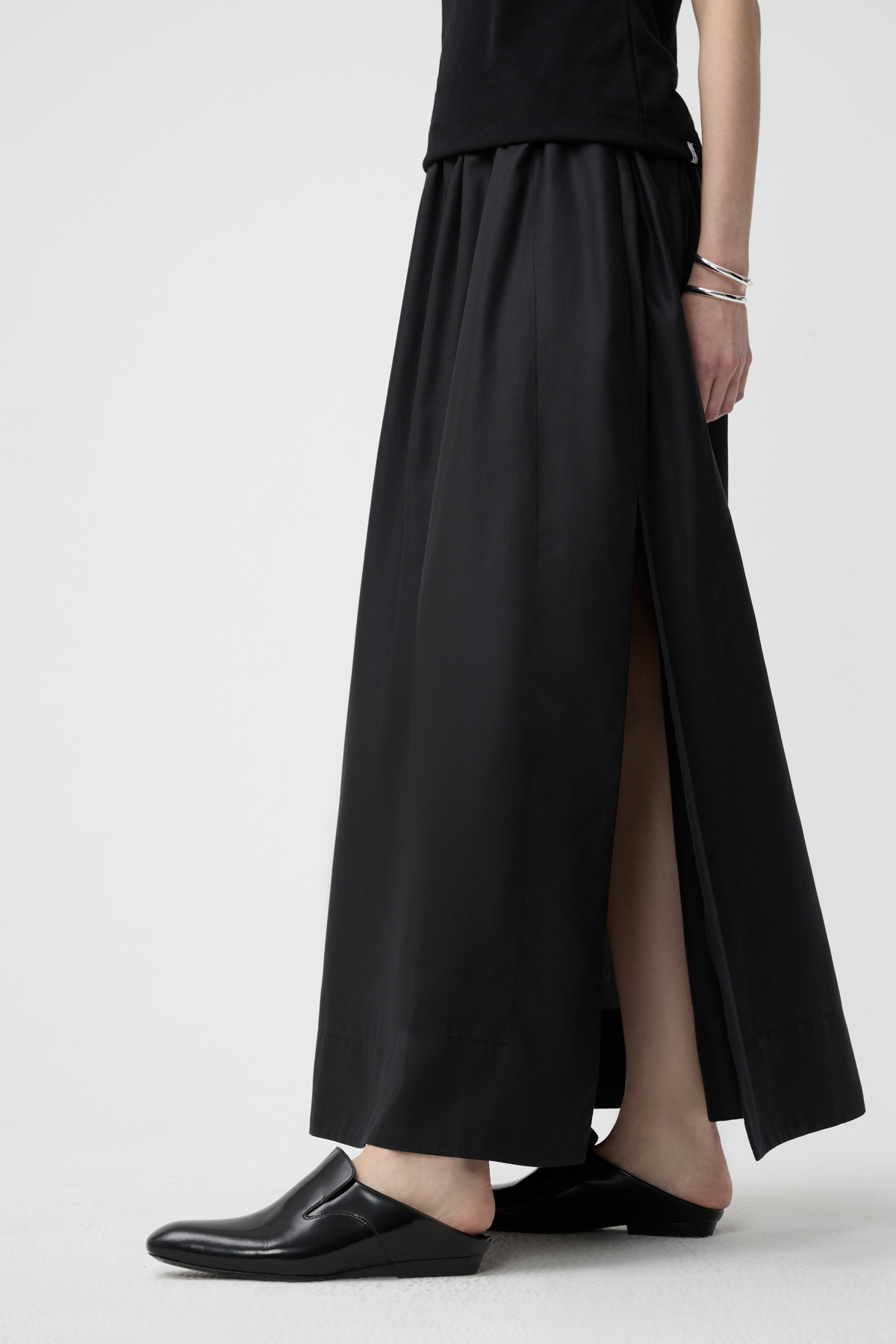 FLOWY 開衩長裙 女（黑色）