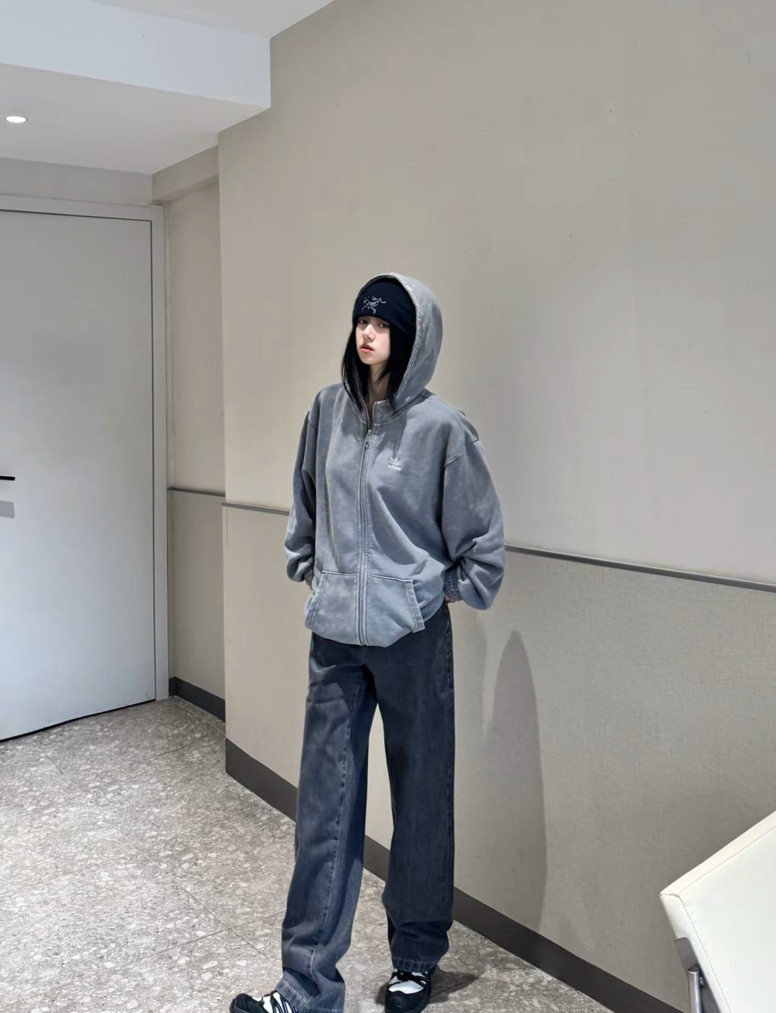 adidas 做舊拉鍊連帽外套 女款 灰色