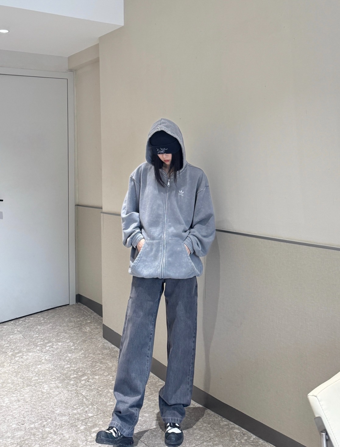 adidas 做舊拉鍊連帽外套 女款 灰色