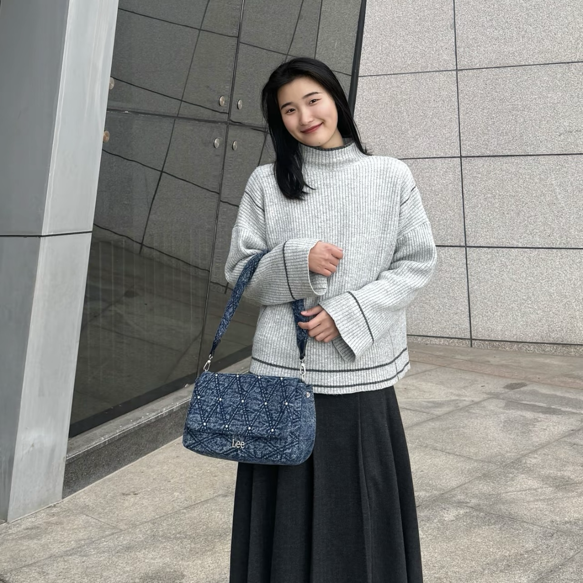 Lee 水洗黑/牛仔藍 菱格紋 郵差包 復古 鉚釘