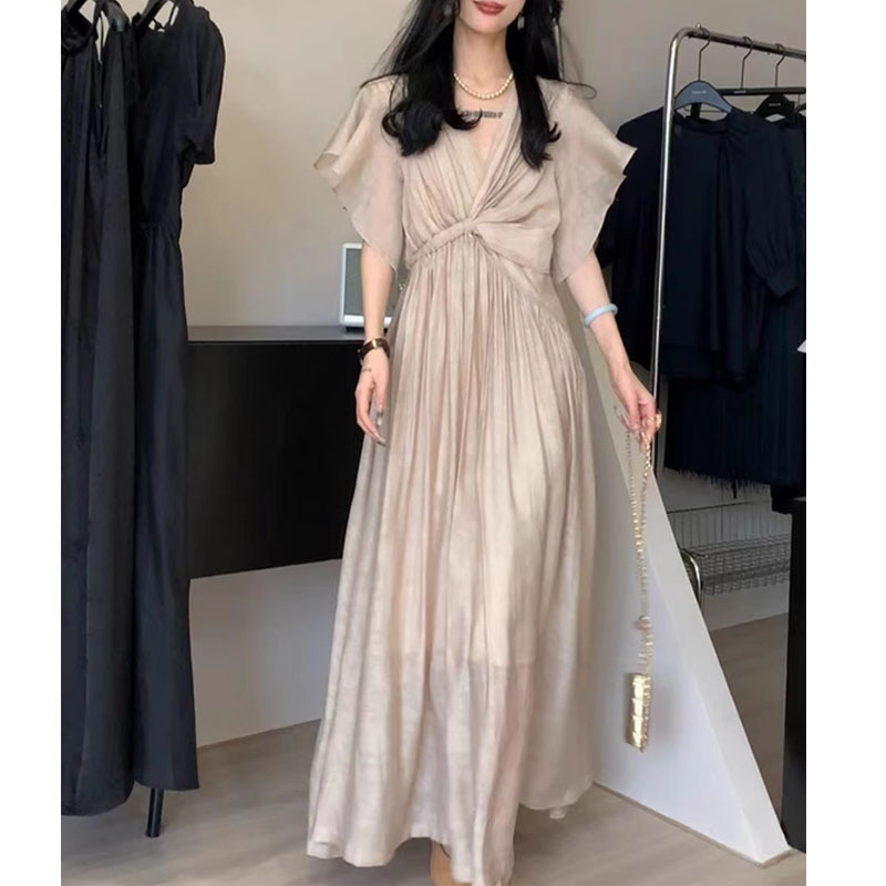 浮雕皺褶 不對稱V領長洋裝