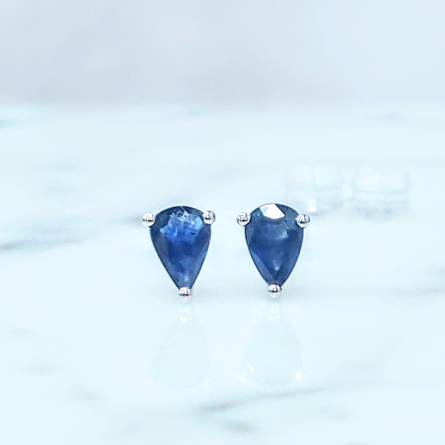 全新18K白金【主石1卡1份藍寶石】耳環