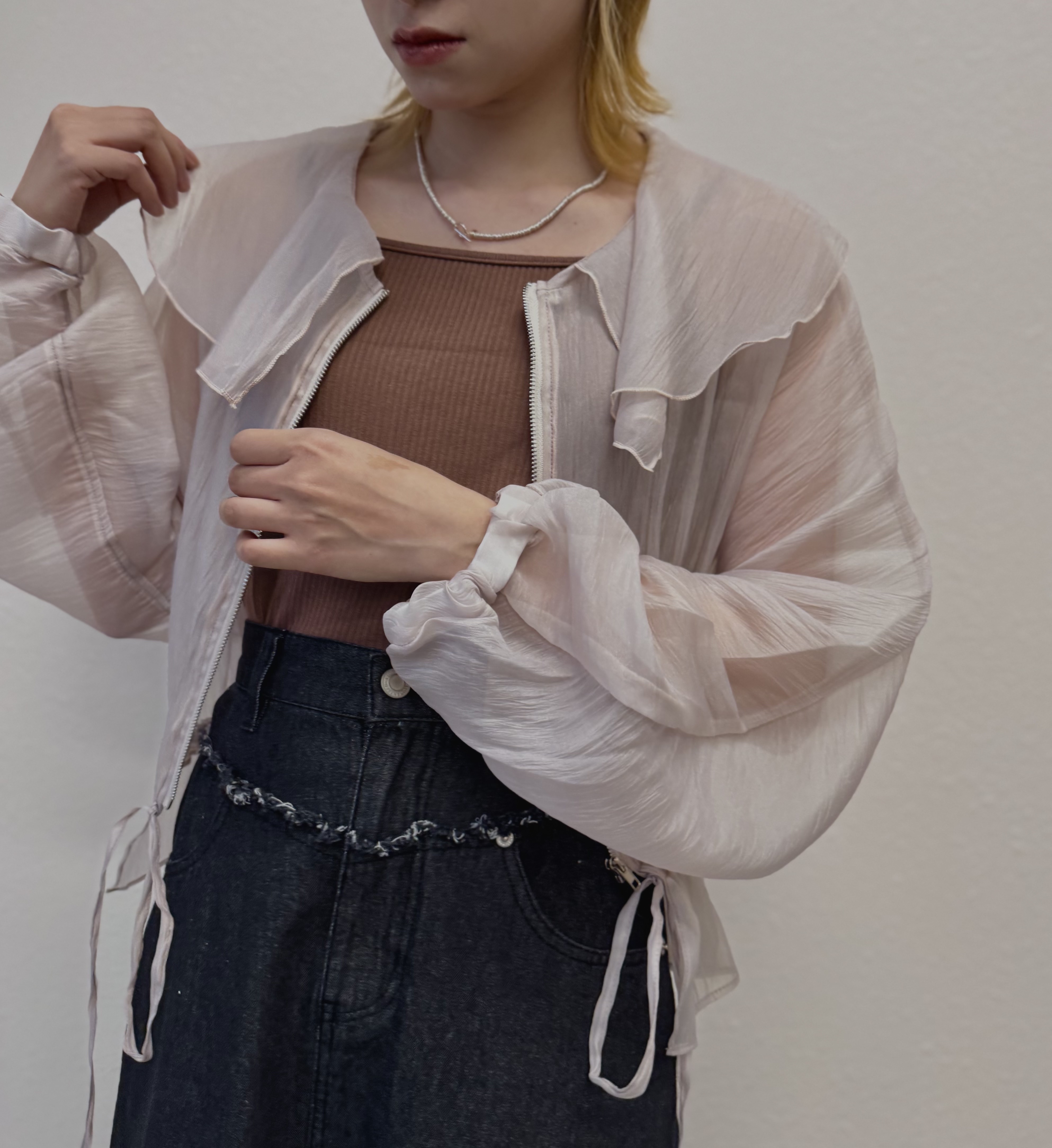 縮肩修面大領子紗外套 - JK52625