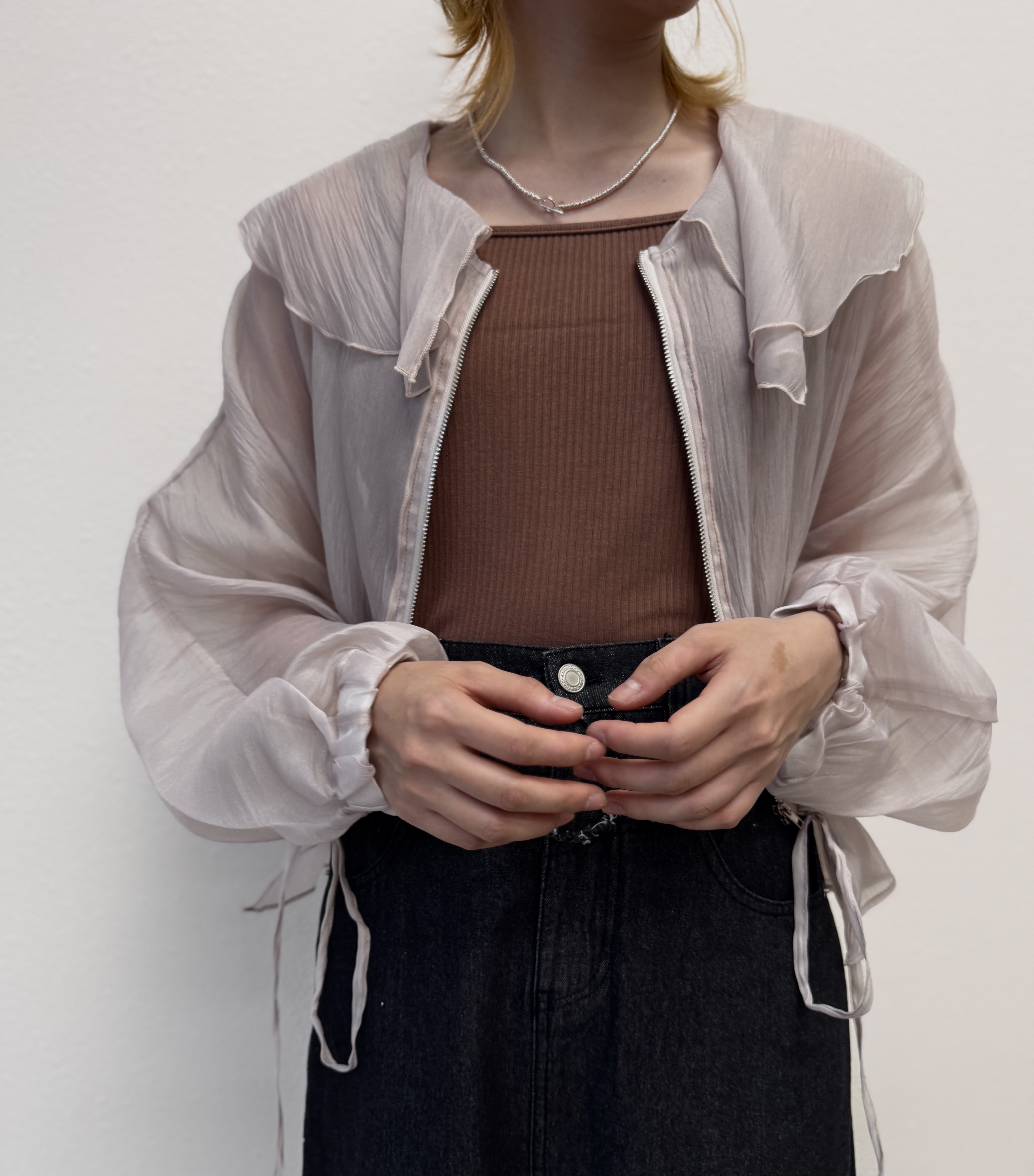 縮肩修面大領子紗外套 - JK52625