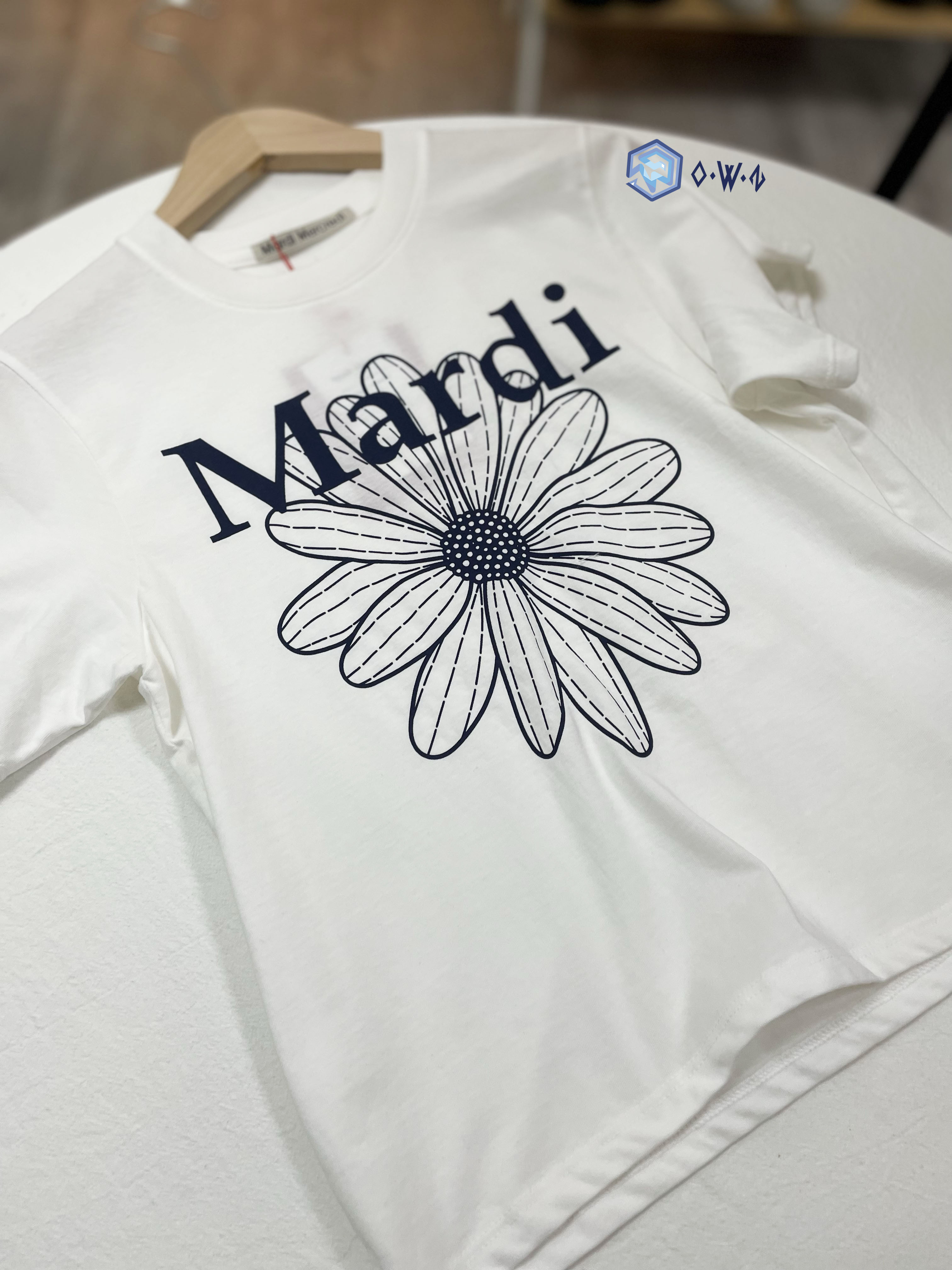 【OWN】Mardi Mercredi 短袖上衣 雛菊 經典款 花花 單一尺寸 短版 白藍 IVORY NAVY MFK42JSS0010IVNY