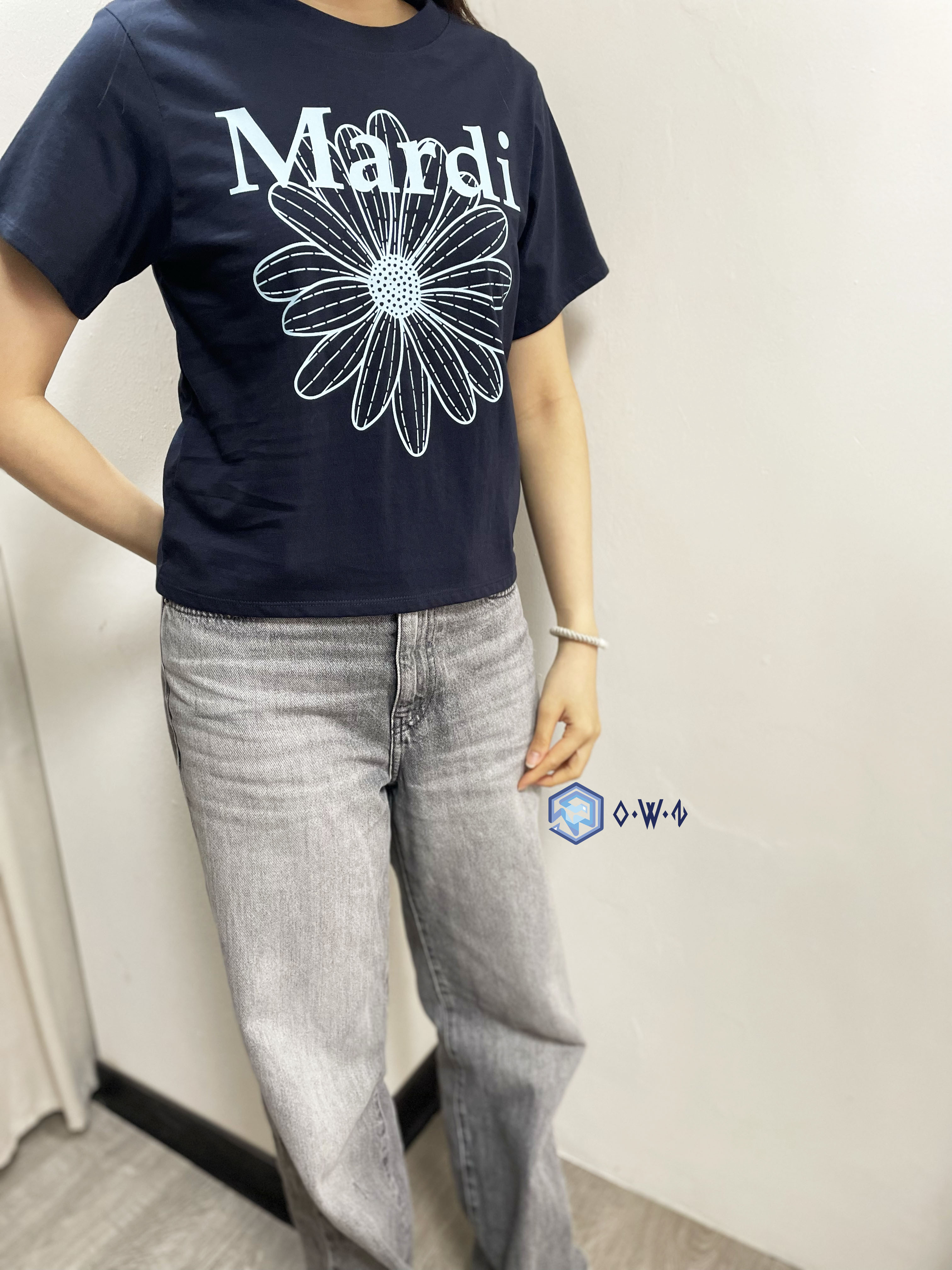 【OWN】Mardi Mercredi 短袖上衣 雛菊 經典款 花花 單一尺寸 短版 深藍 Navy Sky MFK42JSS0010NVSK