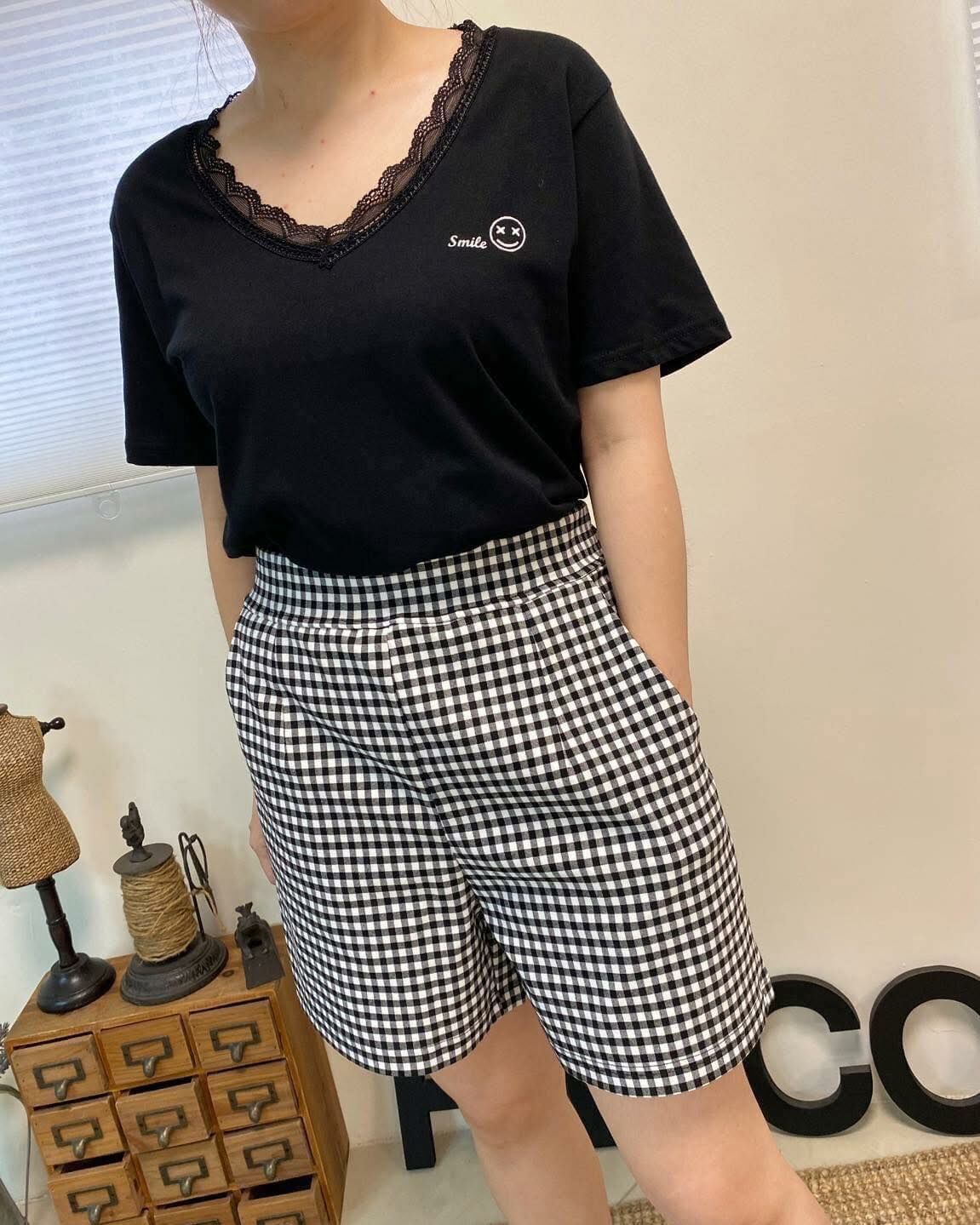 【顯瘦百搭的彈性格紋短褲】（現貨）