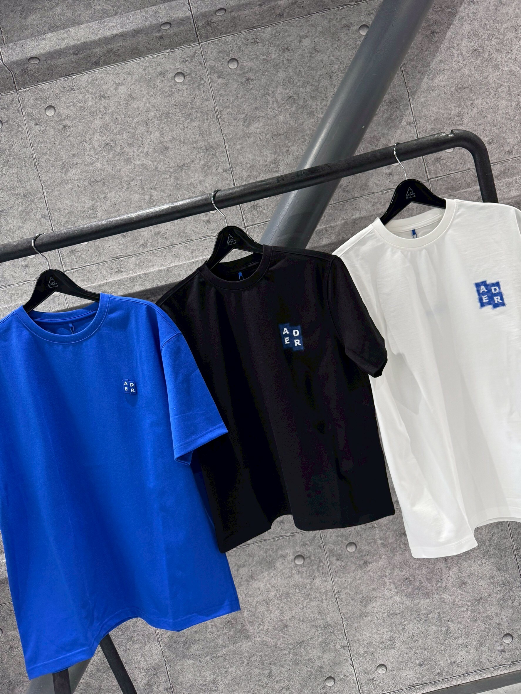 ADER 胸前字體Logo 短袖 T