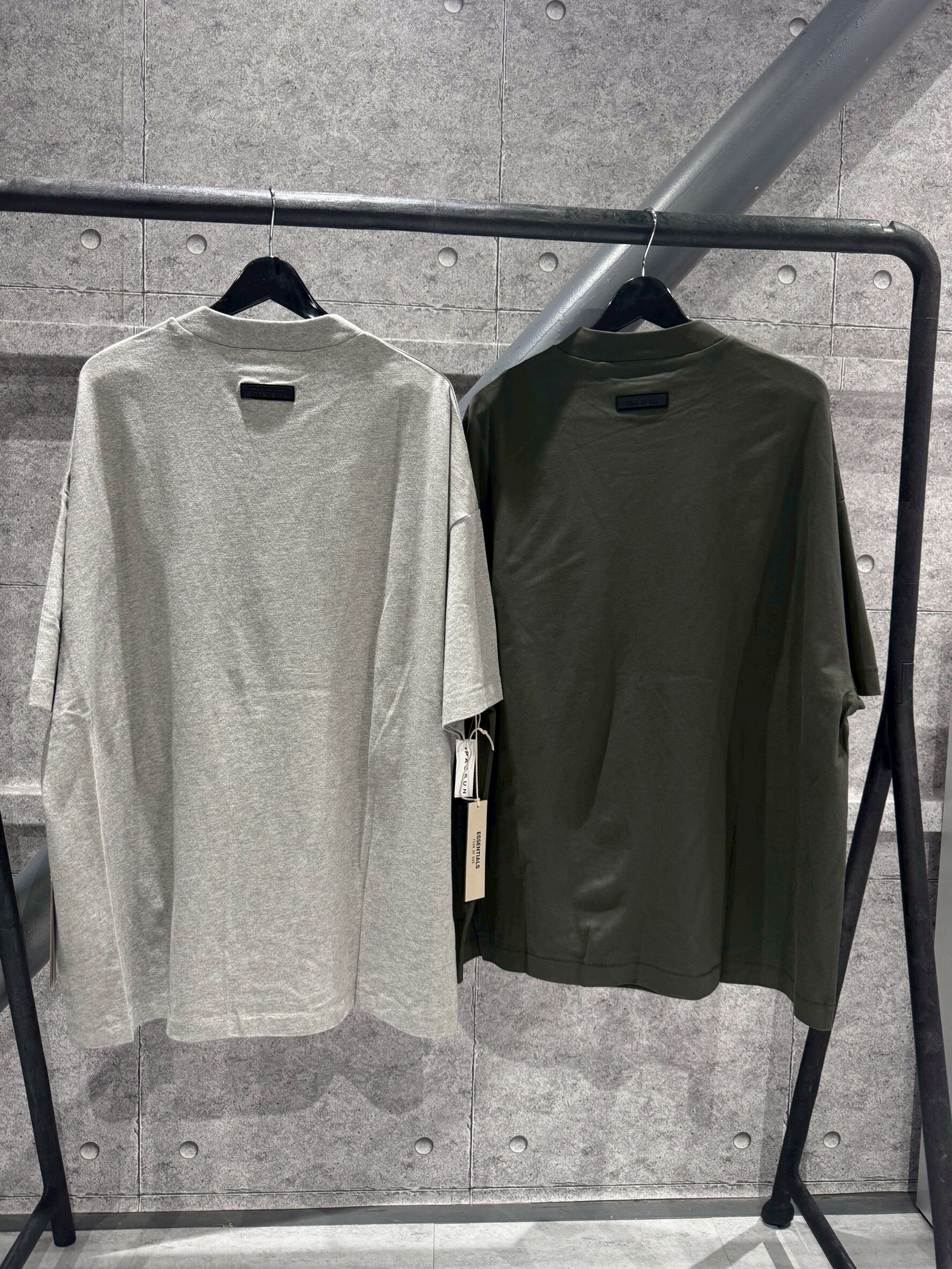 FOG ESSENTIALS 落肩 膠牌小標 短袖