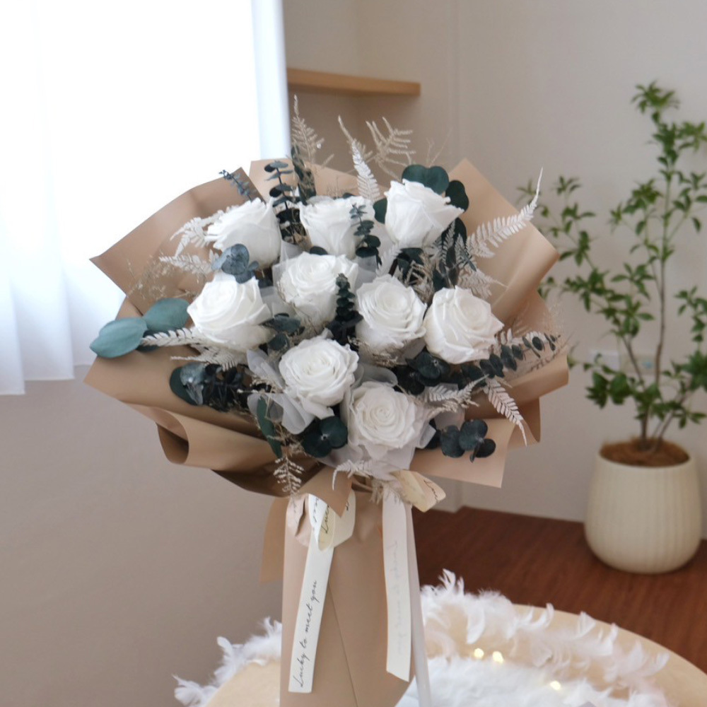 頂級厄瓜多白玫瑰永生花花束 / 9朵奶茶色包裝