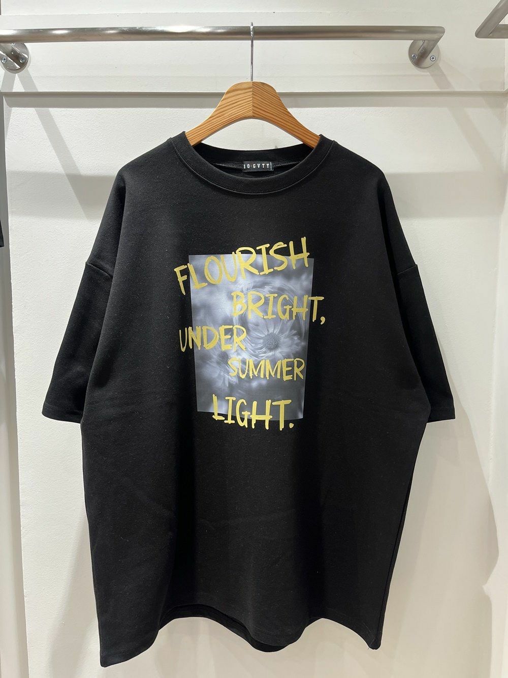 英文字圖案短袖Tee 10.GVTY-0215T