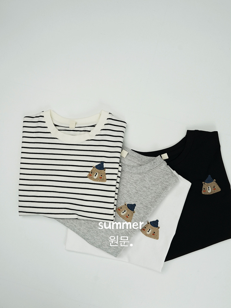 戴帽子小熊上衣