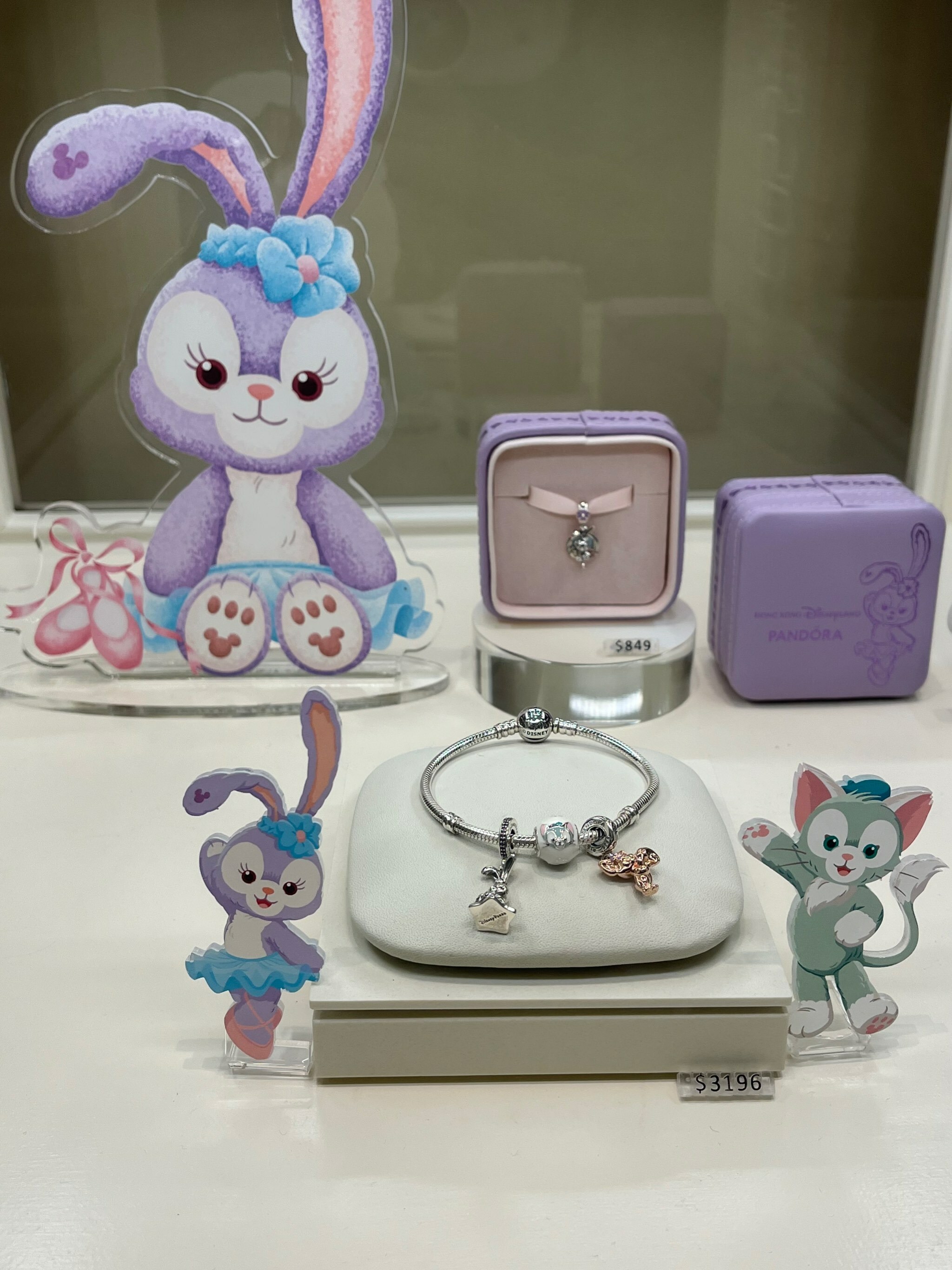 Pandora x StellaLou 香港迪士尼限定手鍊展示,可愛紫兔主題飾品搭配