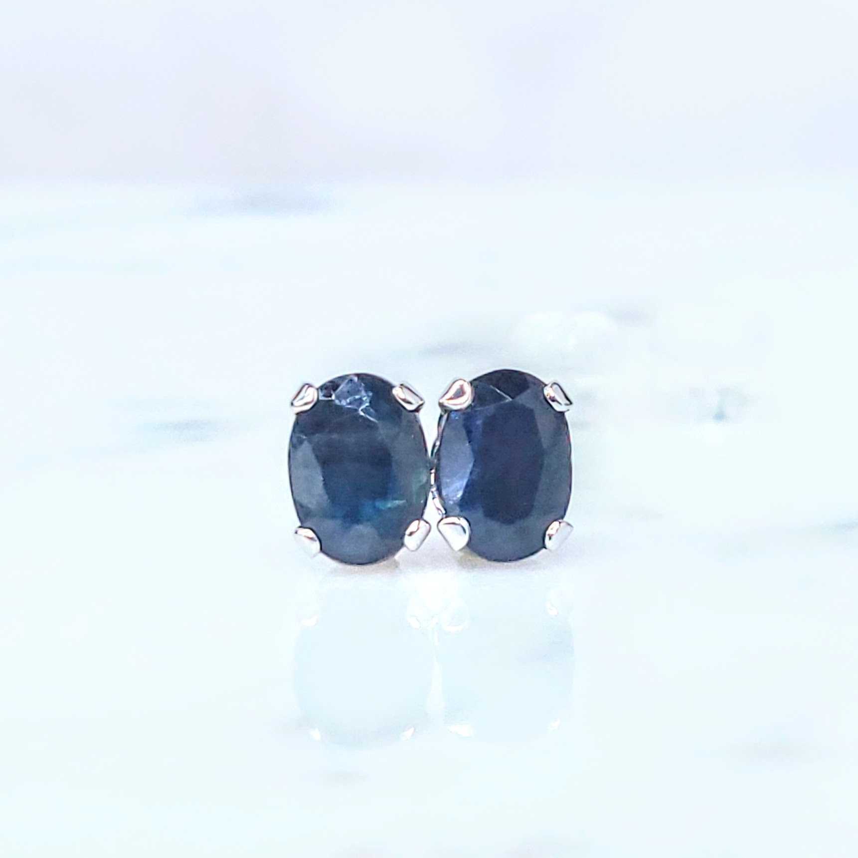 全新18K白金【主石1卡80份藍寶石】耳環