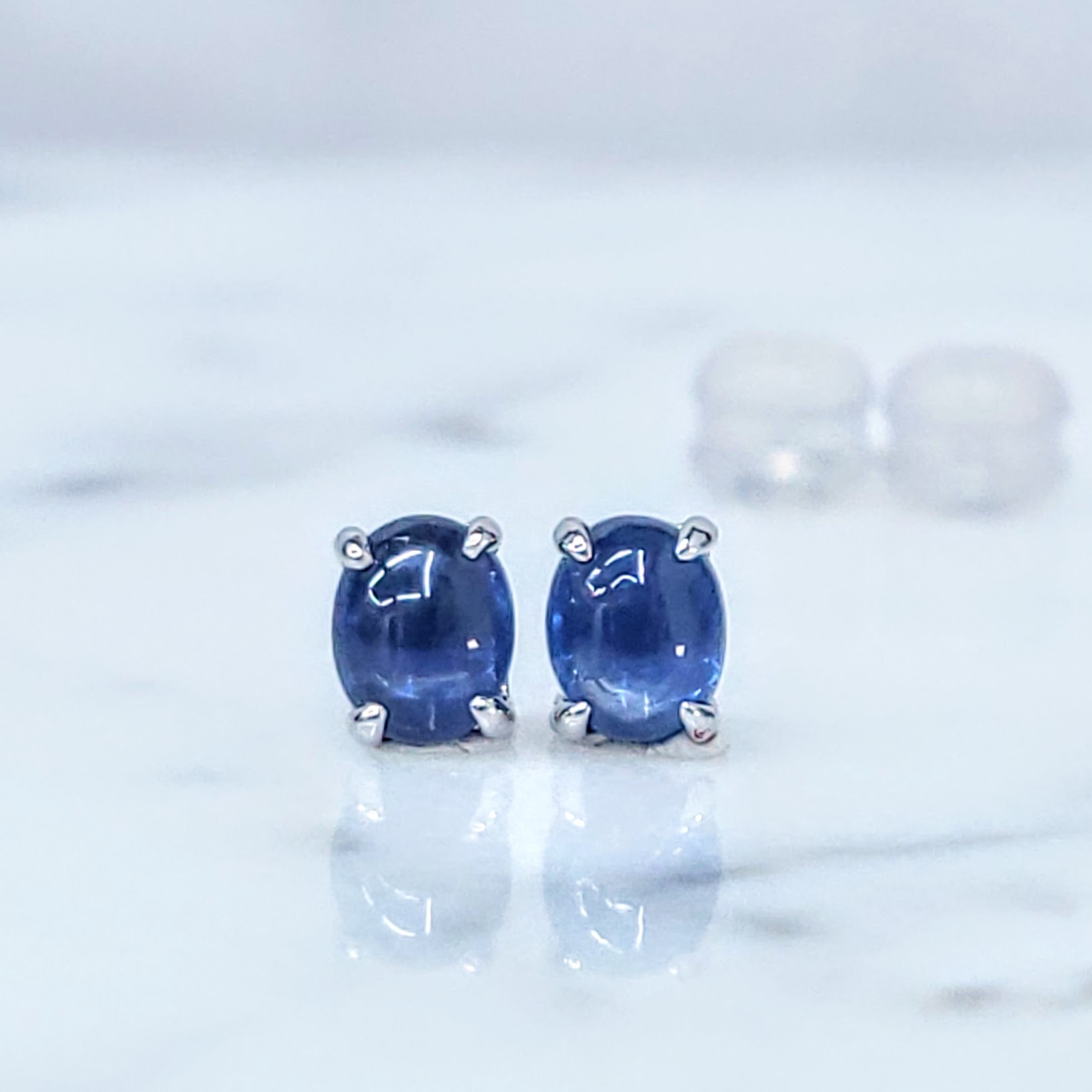 全新18K白金【主石96份藍寶石】耳環