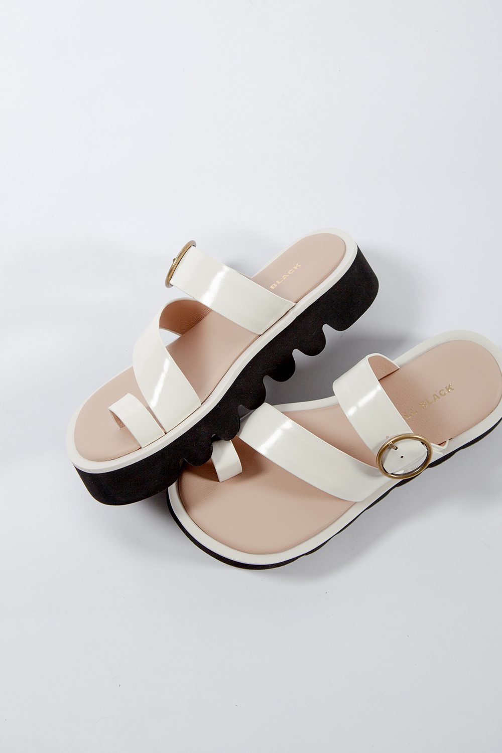 Buckle Band Round Lugg 簡約夾腳厚底涼鞋