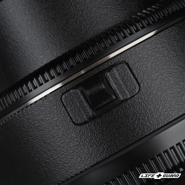 黑色砂紋貼膜質感特寫，LIFE+GUARD 設計風格