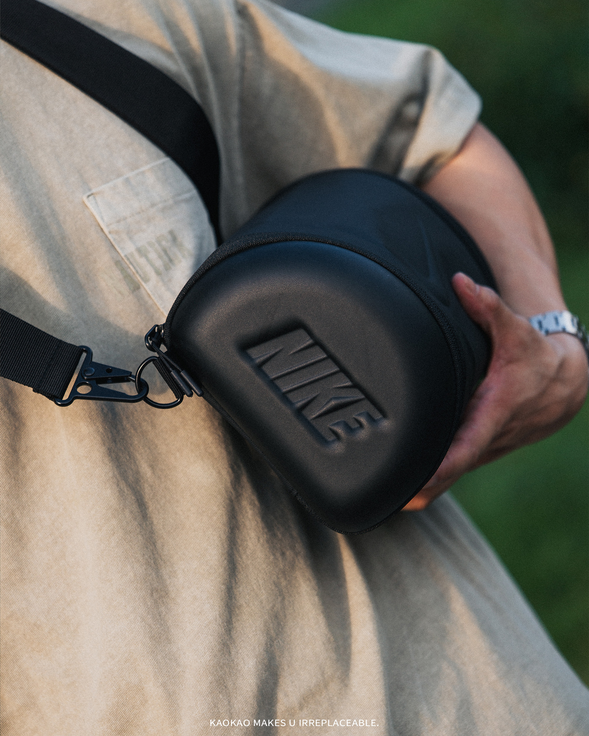 NIKE 斜跨運動包 男 女 健身訓練 水桶包 手提單肩 拎運動包 BG01-010A