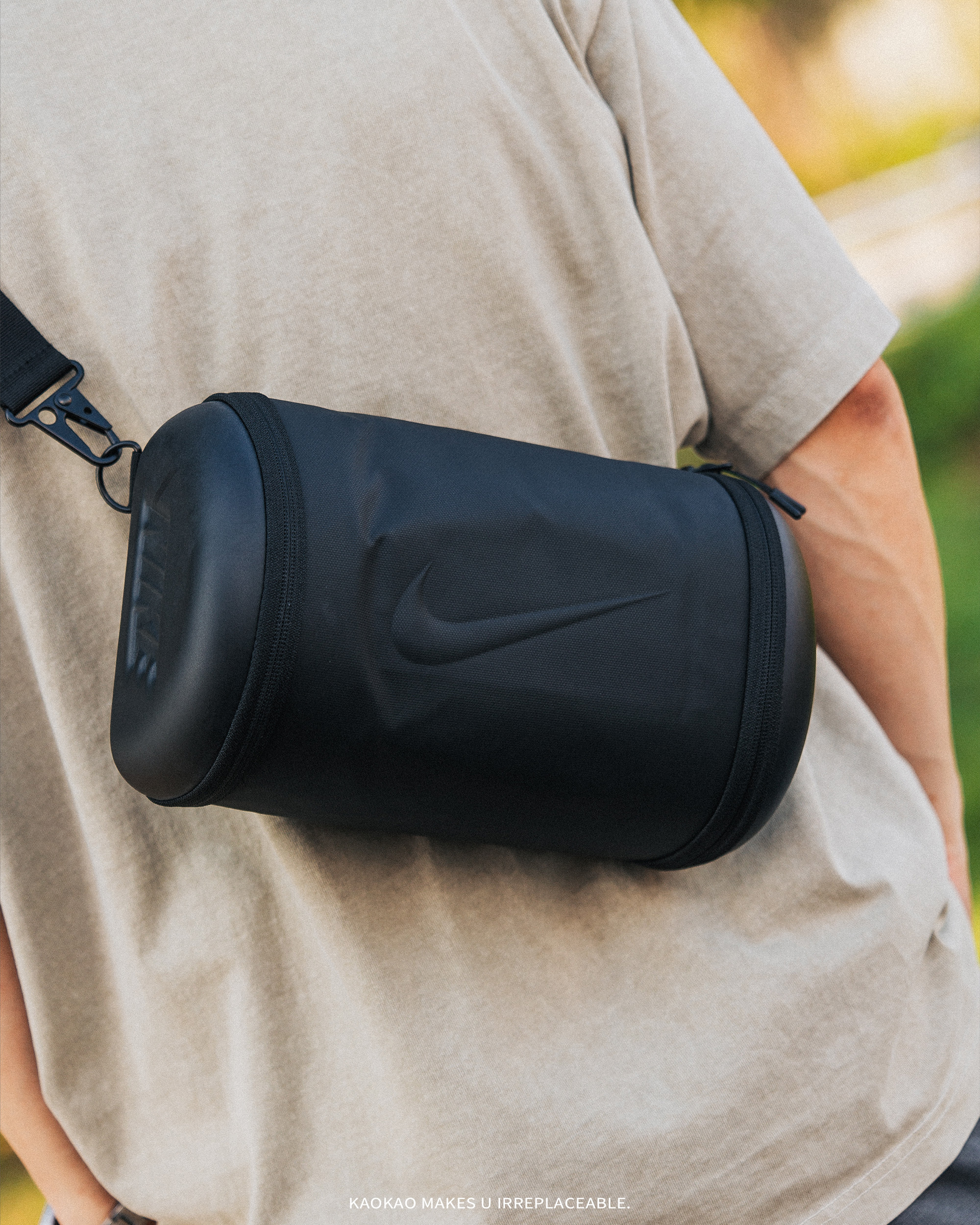 NIKE 斜跨運動包 男 女 健身訓練 水桶包 手提單肩 拎運動包 BG01-010A