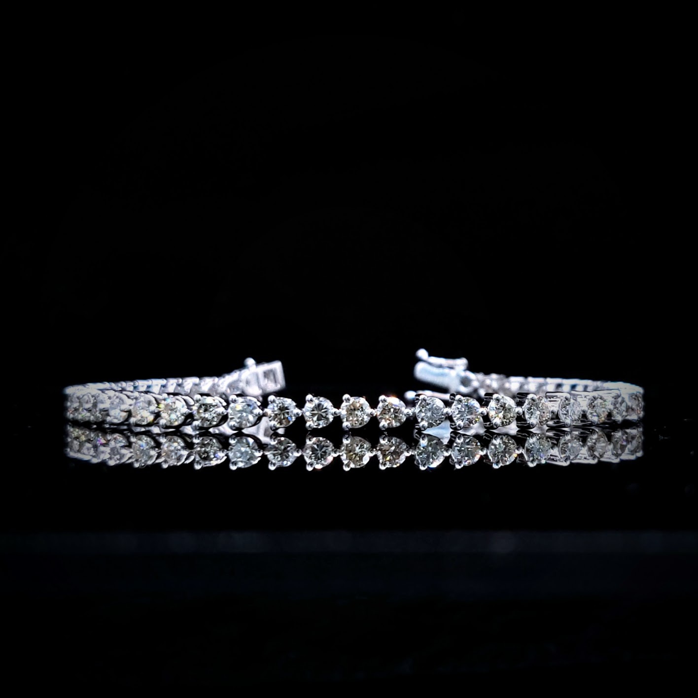 全新18K白金4卡42份3爪鑽石手鍊