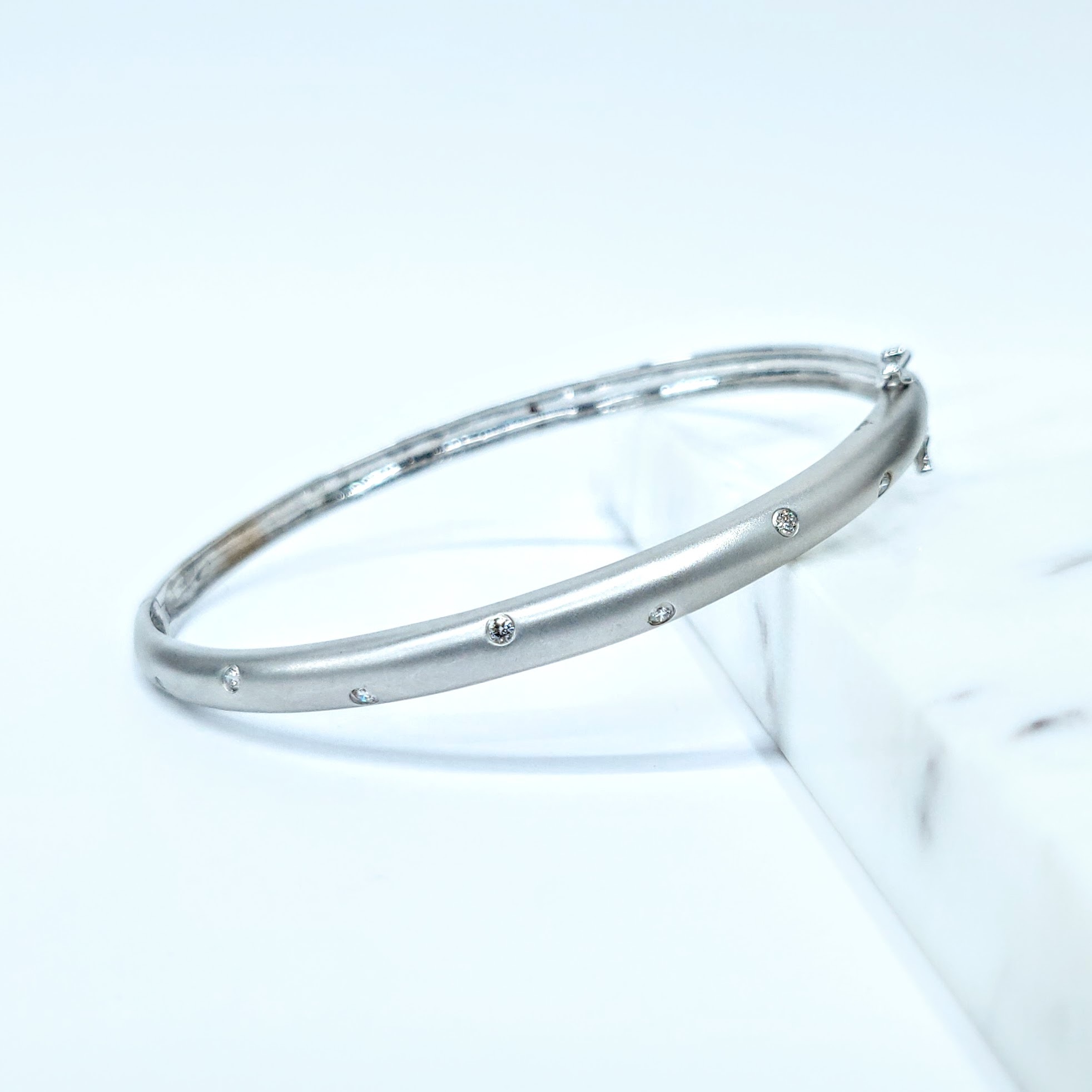 全新18K白金14份鑽石手鈪