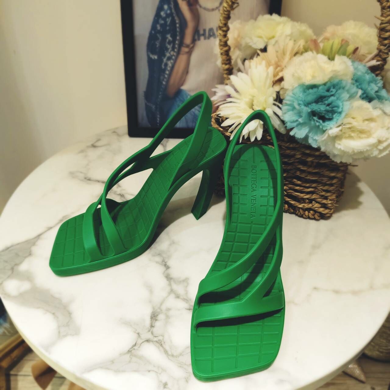 BOTTEEGA亮綠造型涼鞋