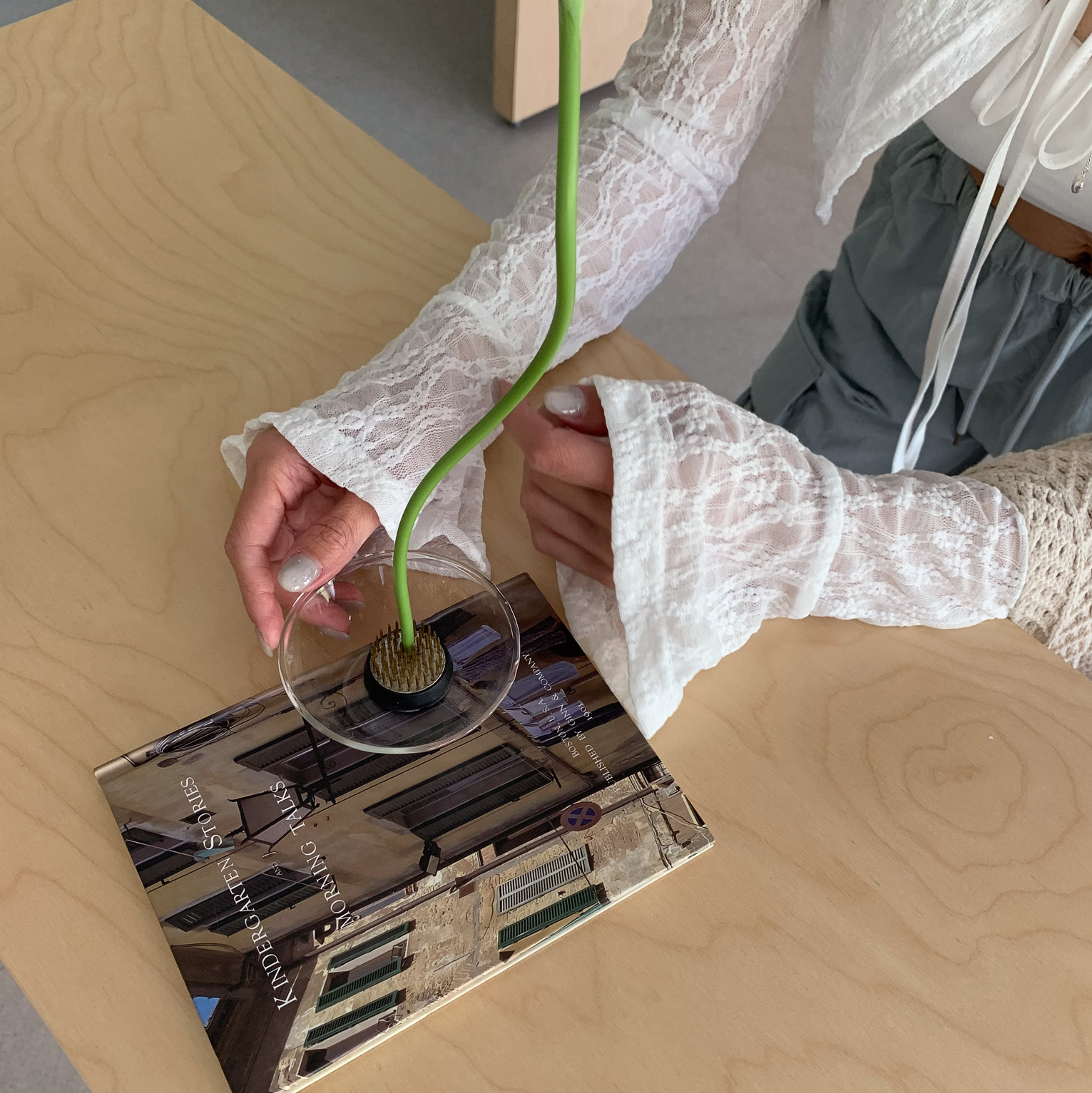 ISA_仙女肌膚 本期必買!蕾絲綁帶喇叭袖罩衫_54063