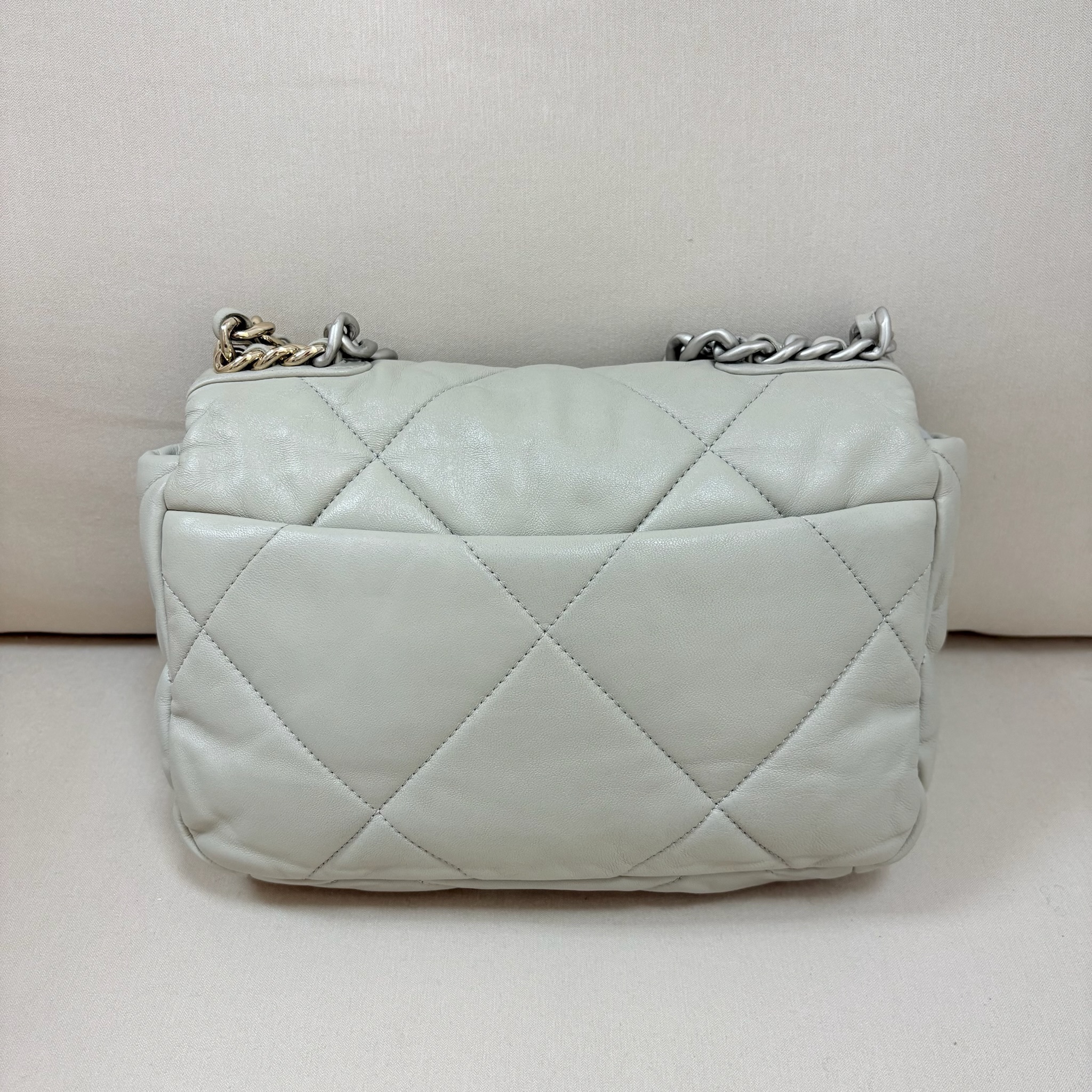 Chanel 19 Bag - Grey / Shw