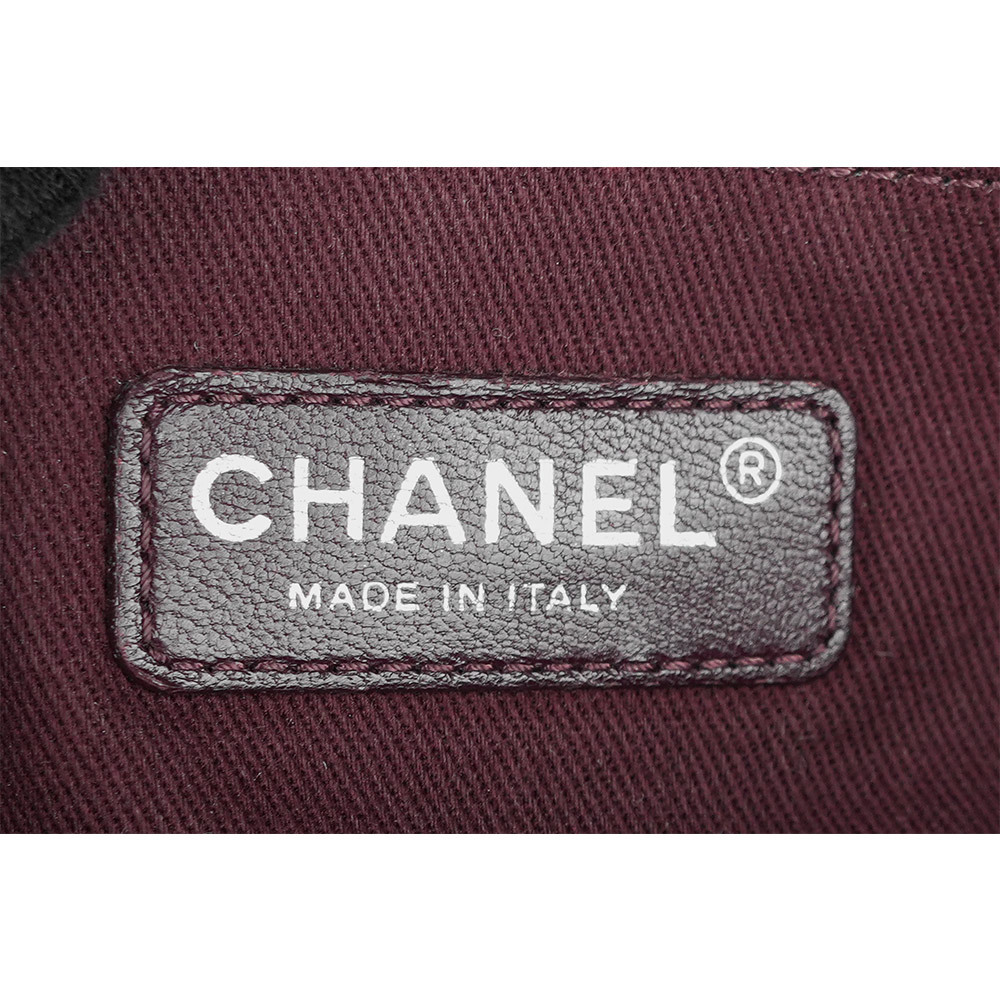 【CHANEL】霧面軟牛皮霧銀釦中型 Boy Chanel 28cm(黑色) 18488362