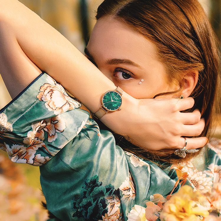 【UYICOO 伊寇】UYC-005 幻彩貝母錶盤 瑪瑙錶冠 晶鑽時標 米蘭錶帶 女錶 手錶