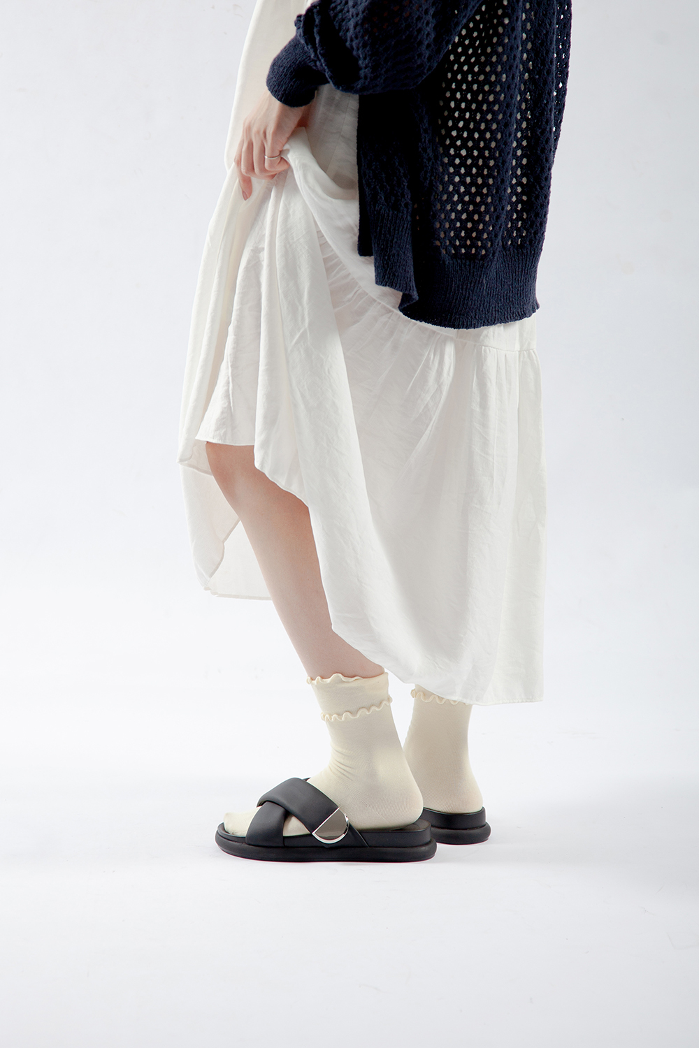 Yilan 澎澎交叉舒適涼鞋