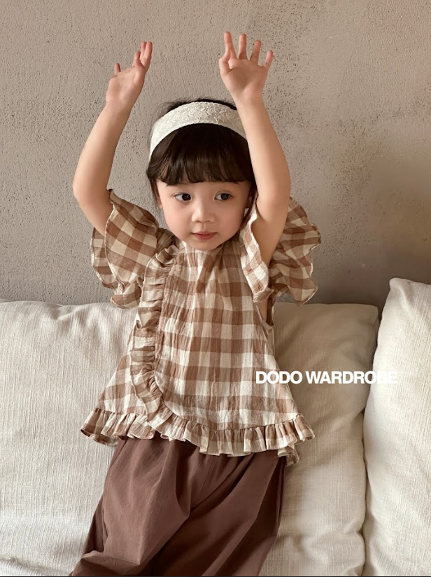DDB04T018BN  DODO Wardrobe - 啡色日系格仔荷葉袖上衣