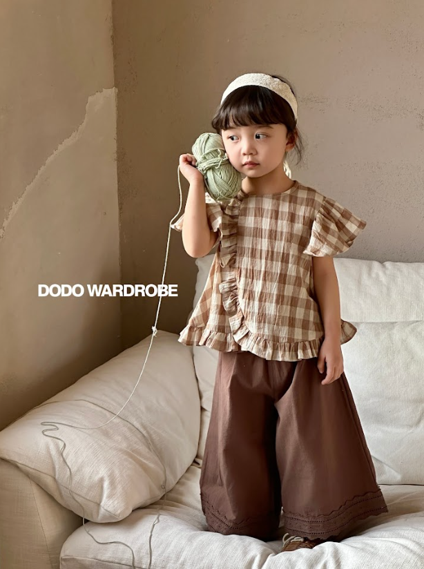 DDB04T018BN  DODO Wardrobe - 啡色日系格仔荷葉袖上衣