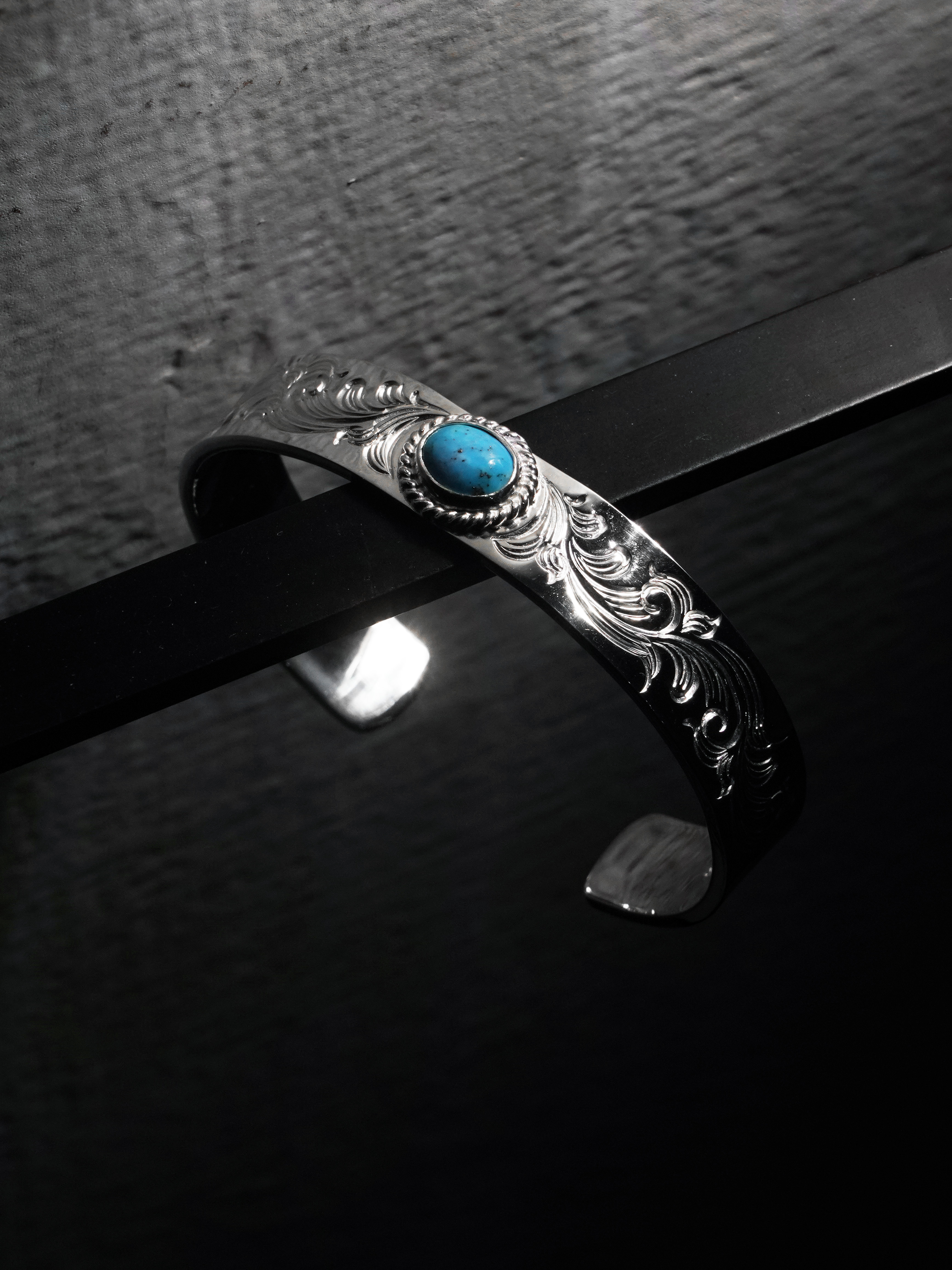 Dear Blossom 銀繩松石唐草平打手環 B-019